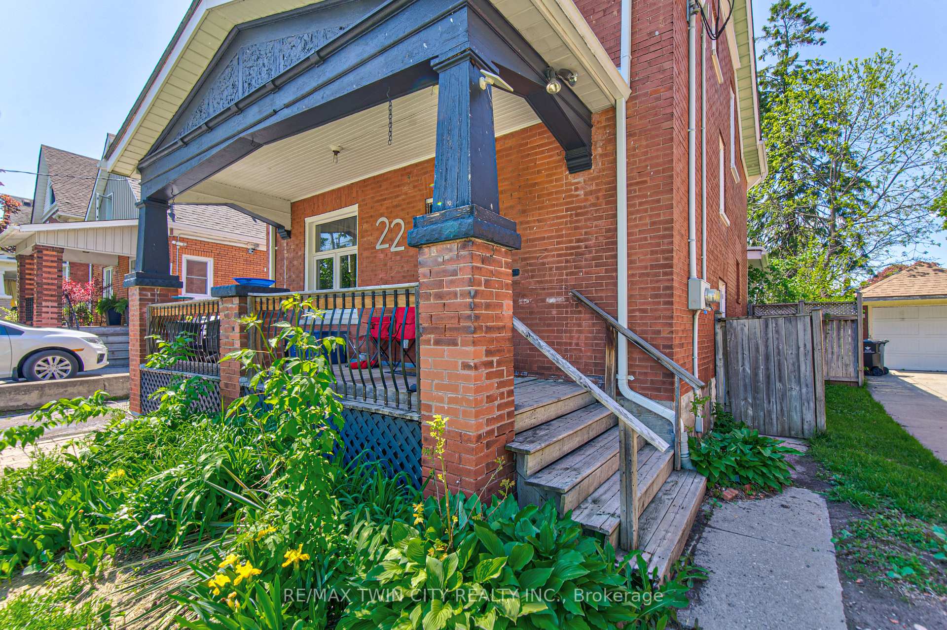 Photo 4 of 22 Herlan Avenue, Kitchener, Cherry Hill — HOMEH