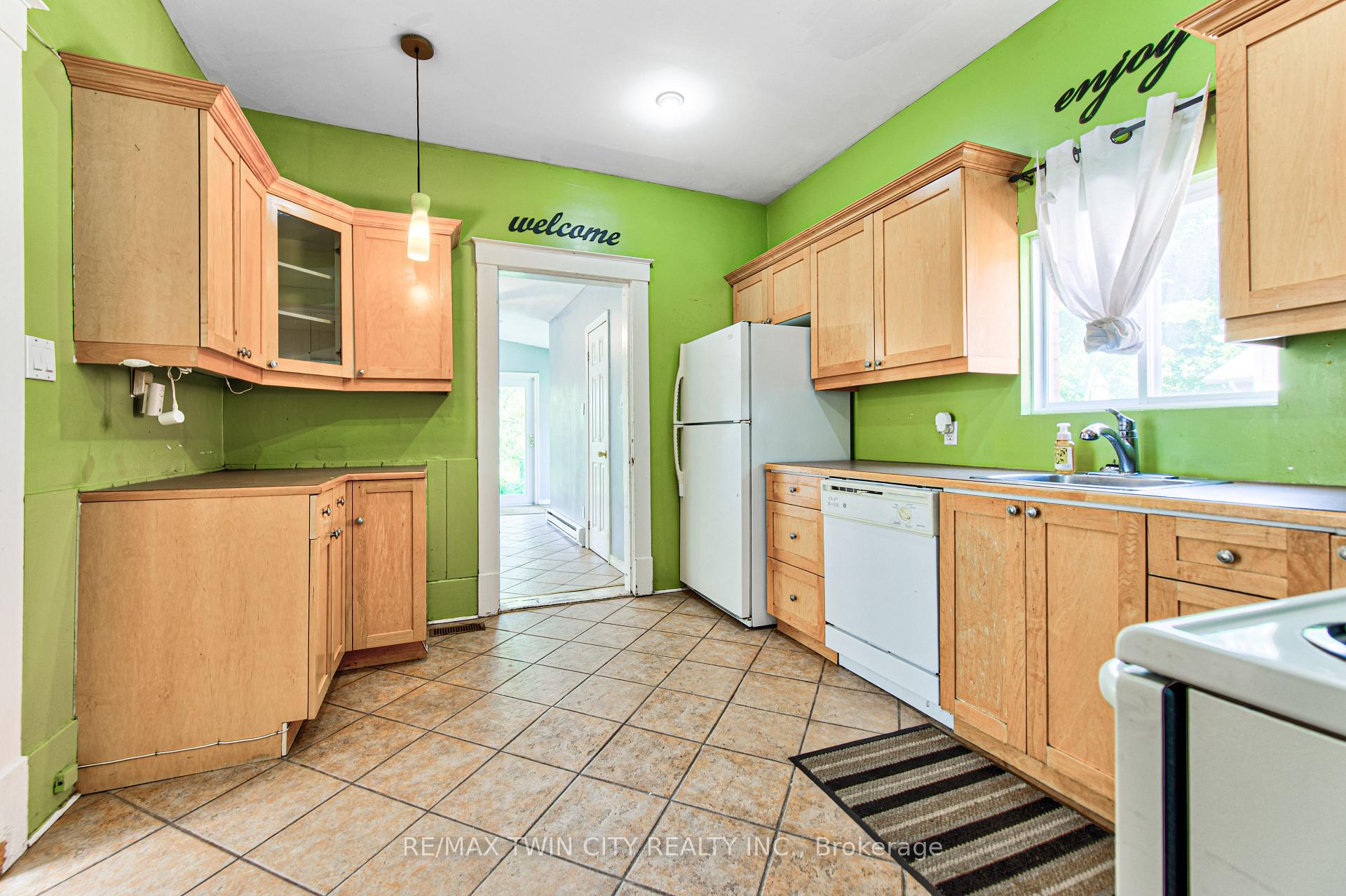 Photo 9 of 22 Herlan Avenue, Kitchener, Cherry Hill — HOMEH