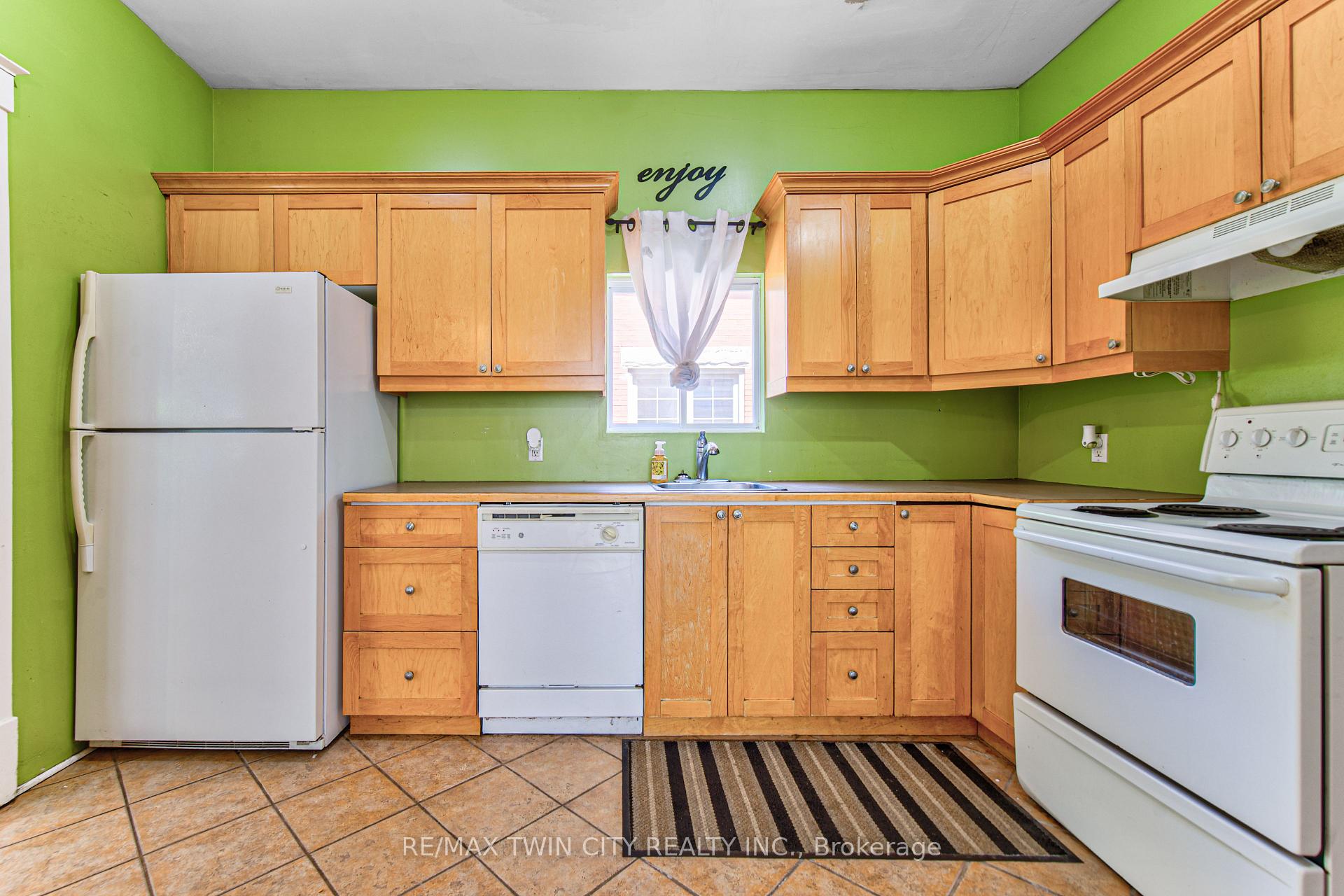 Photo 10 of 22 Herlan Avenue, Kitchener, Cherry Hill — HOMEH