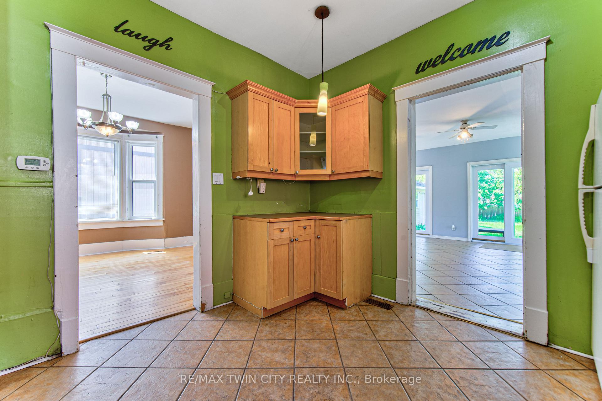Photo 12 of 22 Herlan Avenue, Kitchener, Cherry Hill — HOMEH