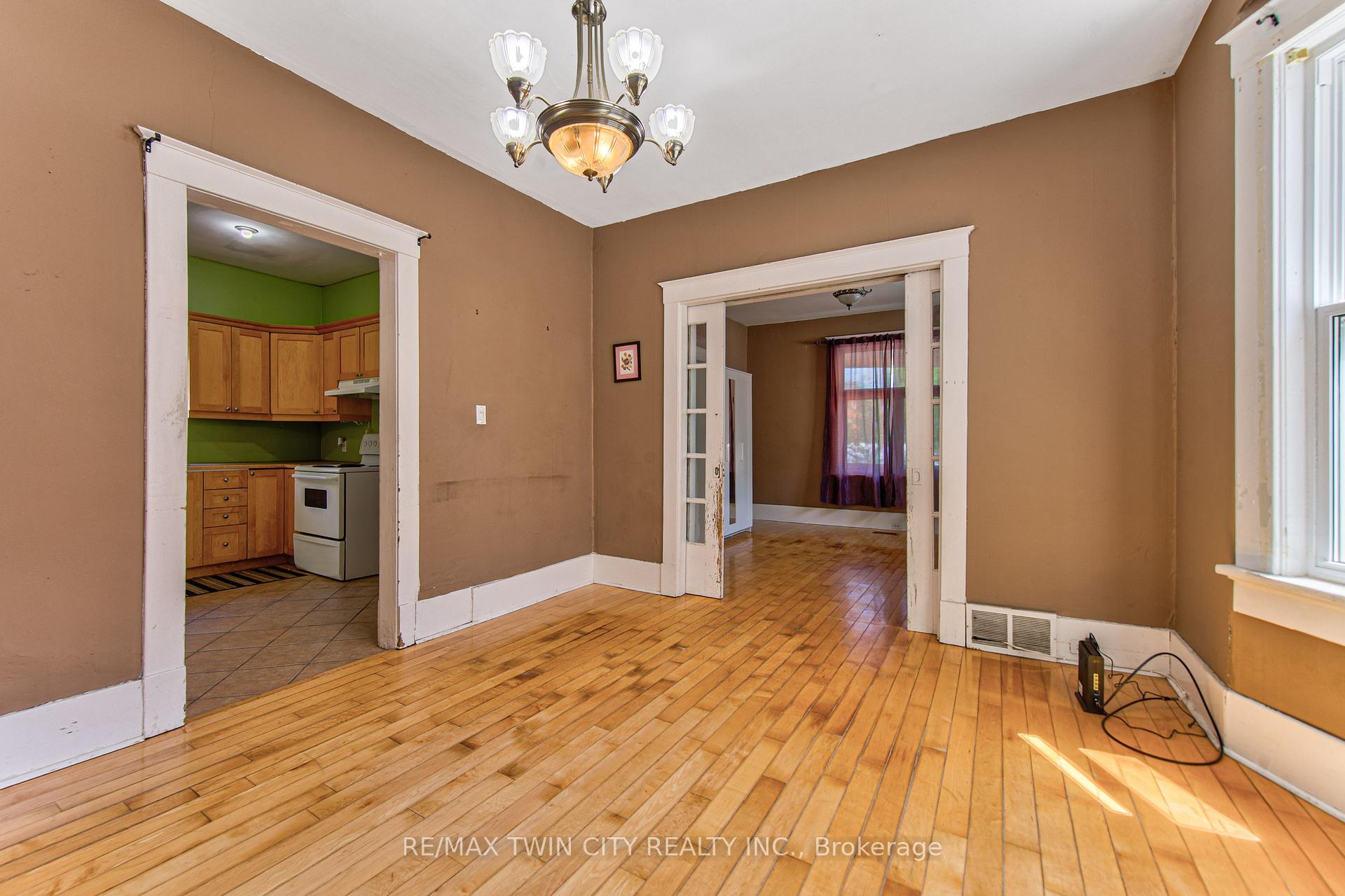 Photo 14 of 22 Herlan Avenue, Kitchener, Cherry Hill — HOMEH