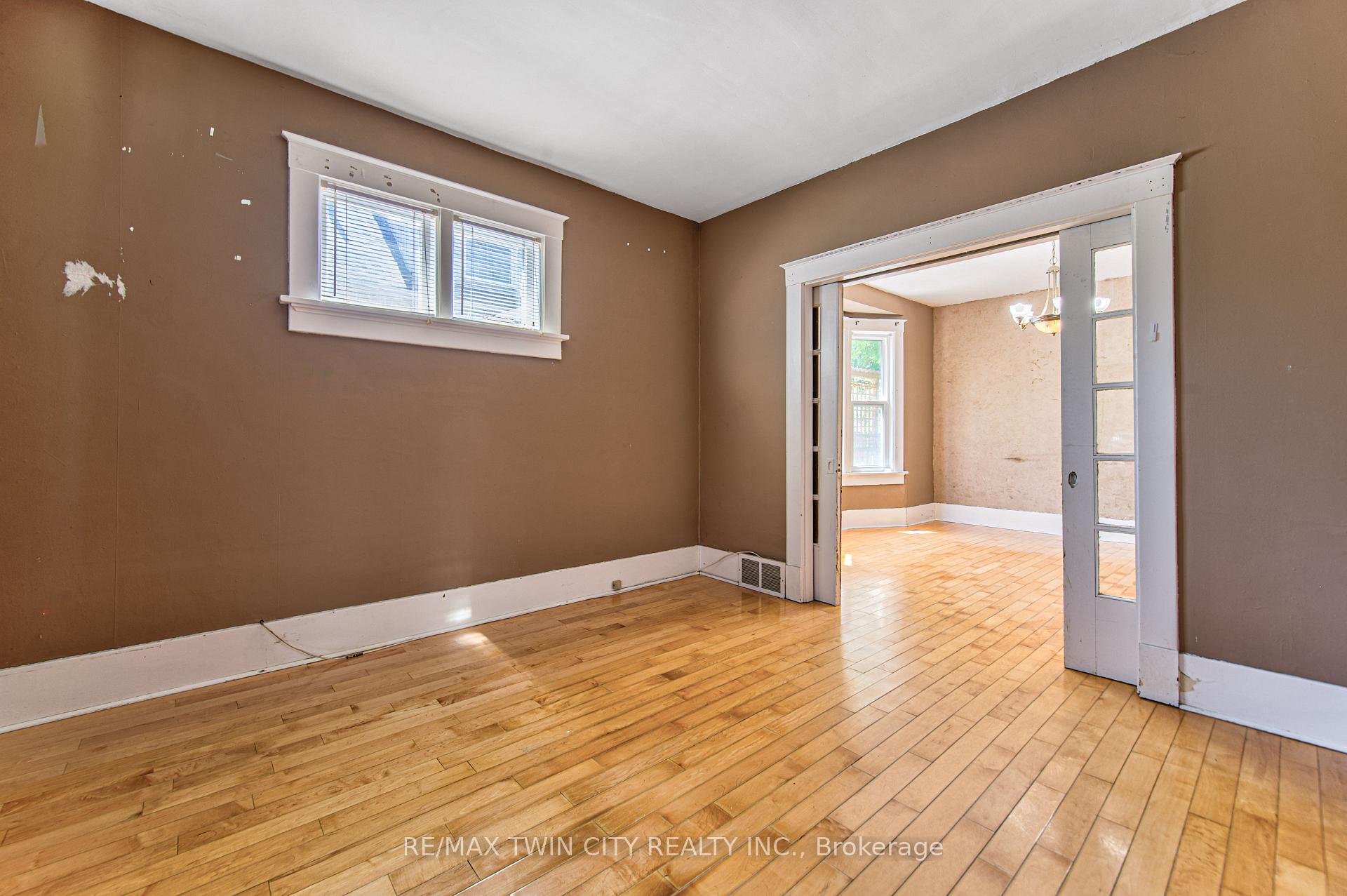 Photo 17 of 22 Herlan Avenue, Kitchener, Cherry Hill — HOMEH