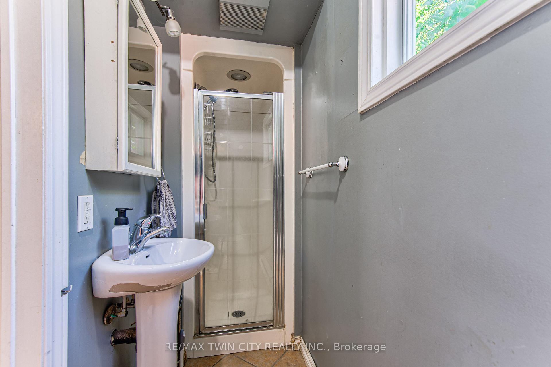 Photo 22 of 22 Herlan Avenue, Kitchener, Cherry Hill — HOMEH