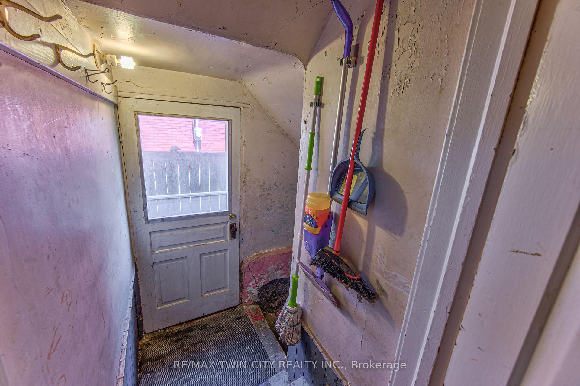 Photo 23 of 22 Herlan Avenue, Kitchener, Cherry Hill — HOMEH