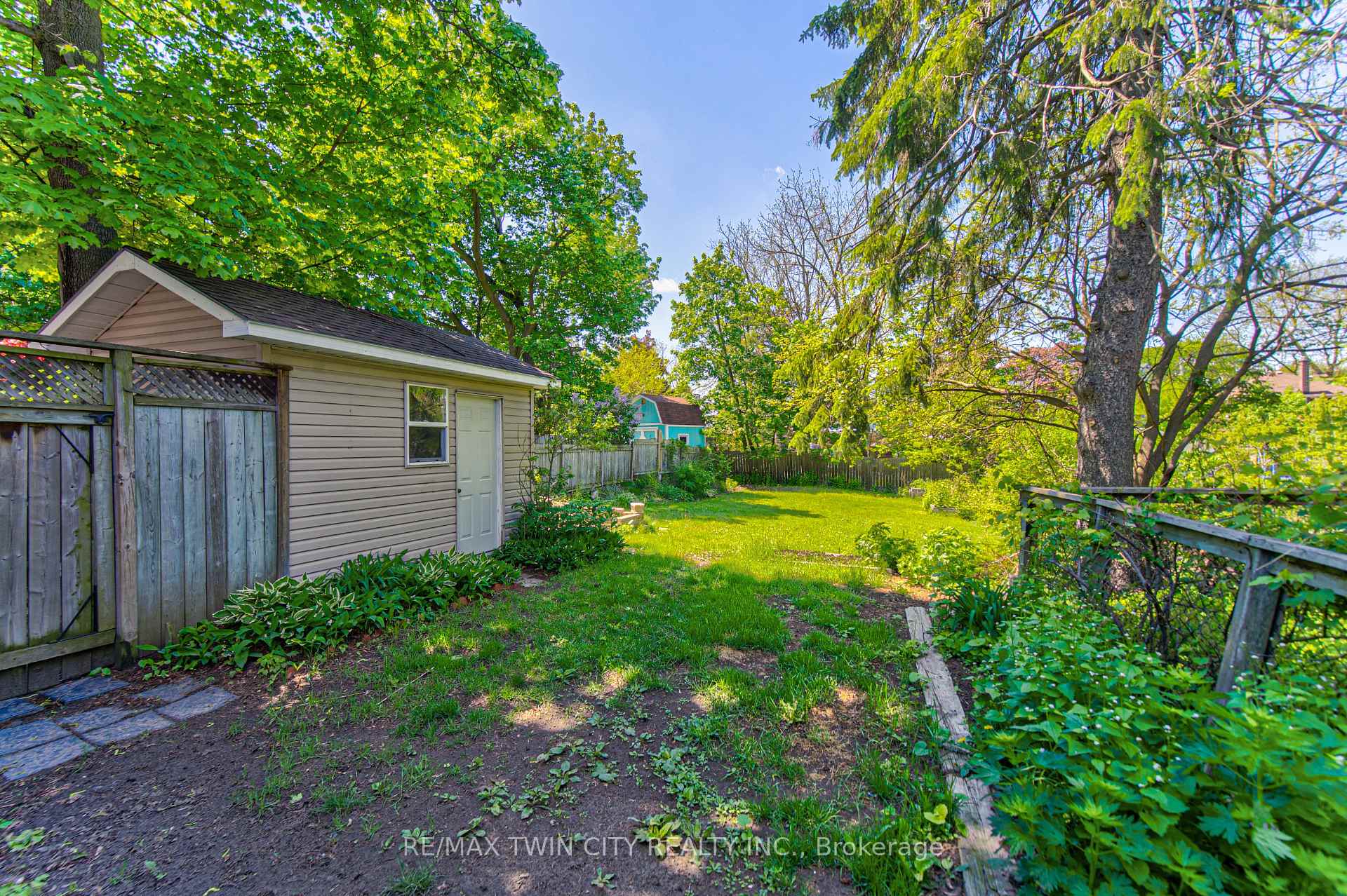 Photo 28 of 22 Herlan Avenue, Kitchener, Cherry Hill — HOMEH