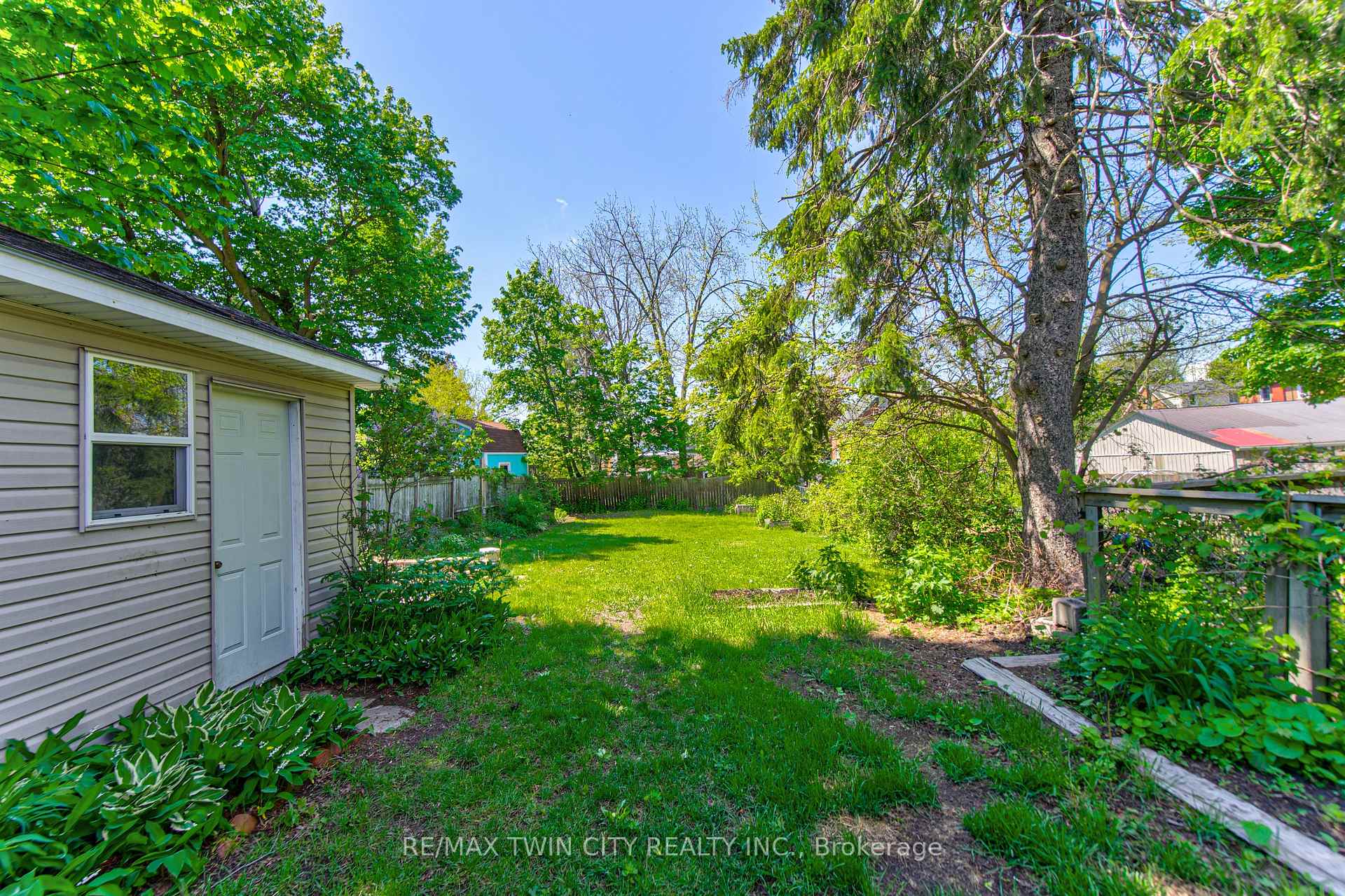 Photo 29 of 22 Herlan Avenue, Kitchener, Cherry Hill — HOMEH