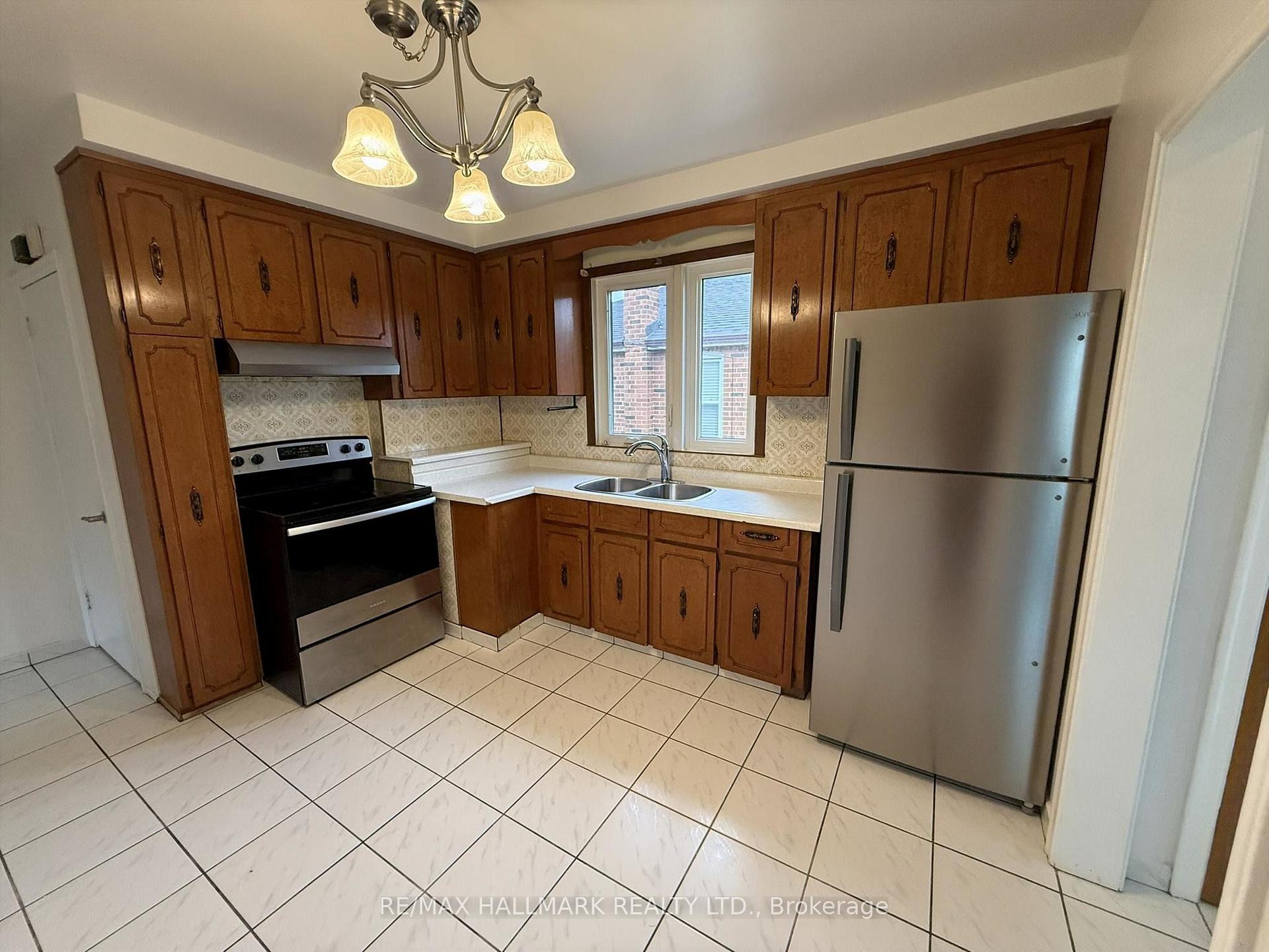 Photo 4 of Unit Main, 9 Macleod Street, North York, Maple Leaf — HOMEH