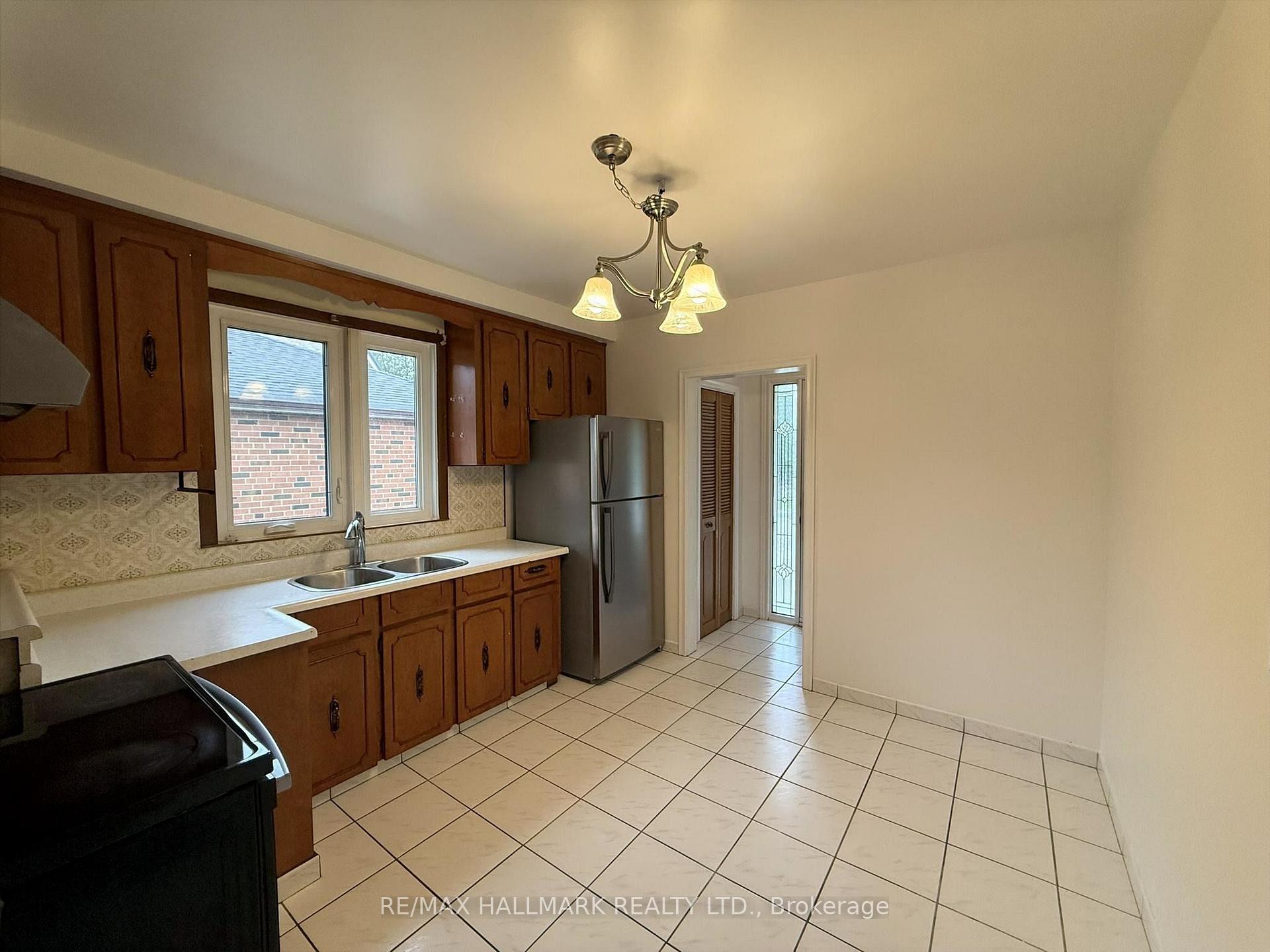Photo 5 of Unit Main, 9 Macleod Street, North York, Maple Leaf — HOMEH