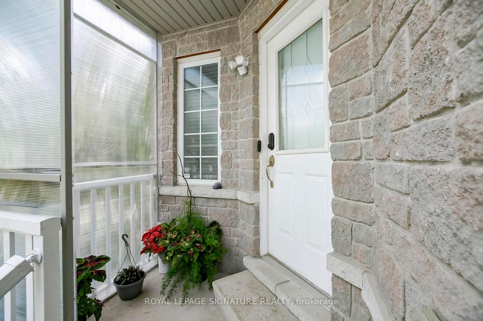 Photo 2 of 107 Glencliffe Court, Kitchener, Grand River North — HOMEH