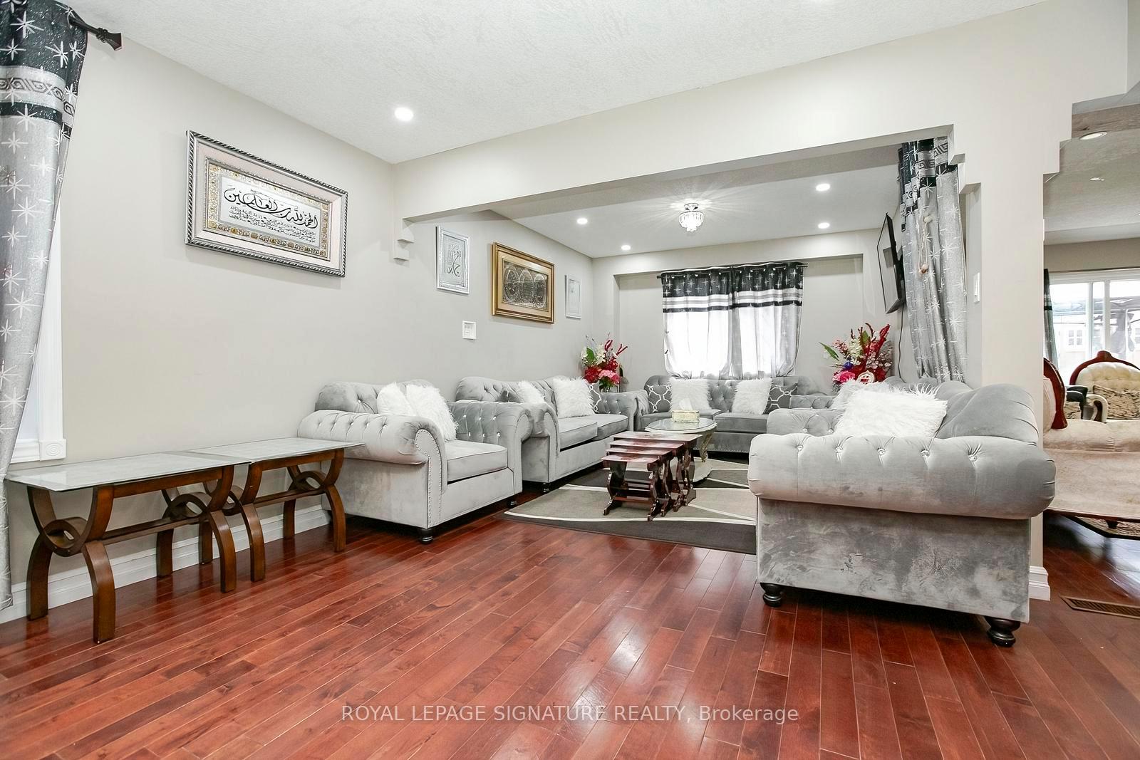 Photo 4 of 107 Glencliffe Court, Kitchener, Grand River North — HOMEH