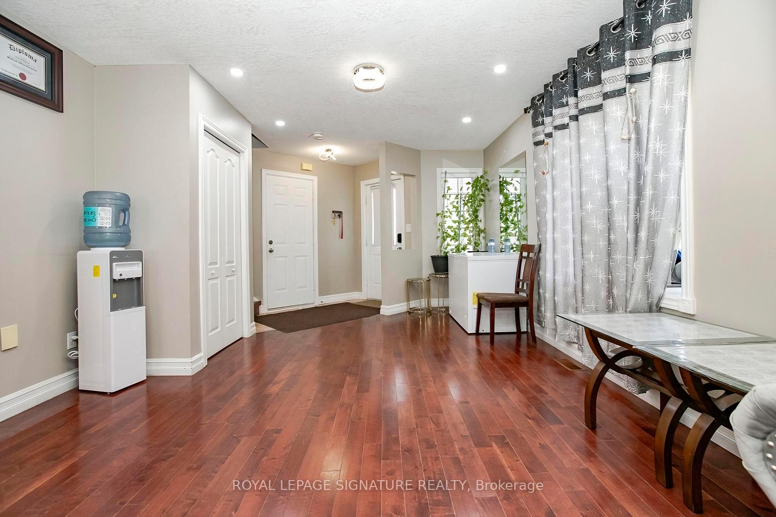 Photo 7 of 107 Glencliffe Court, Kitchener, Grand River North — HOMEH