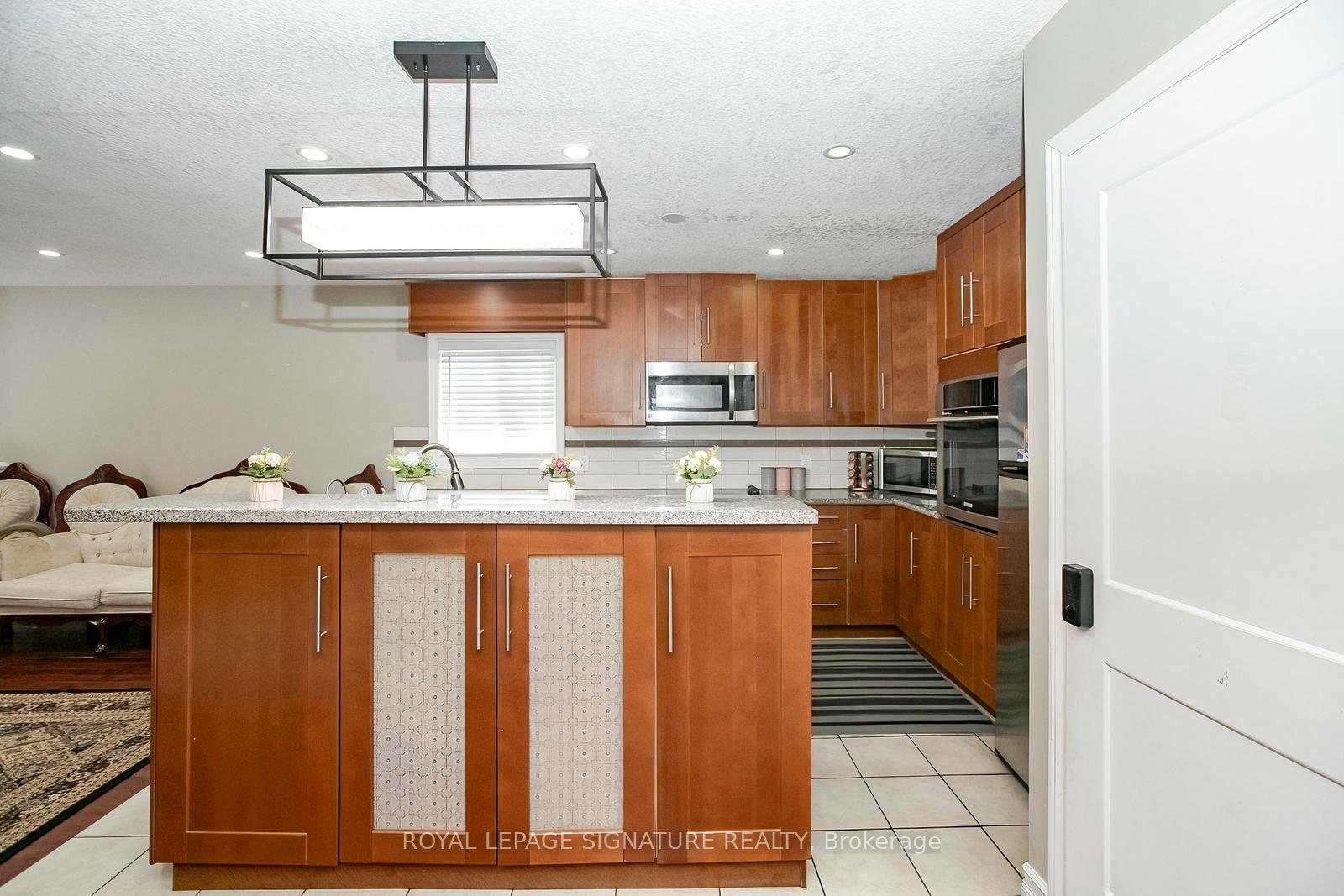 Photo 8 of 107 Glencliffe Court, Kitchener, Grand River North — HOMEH