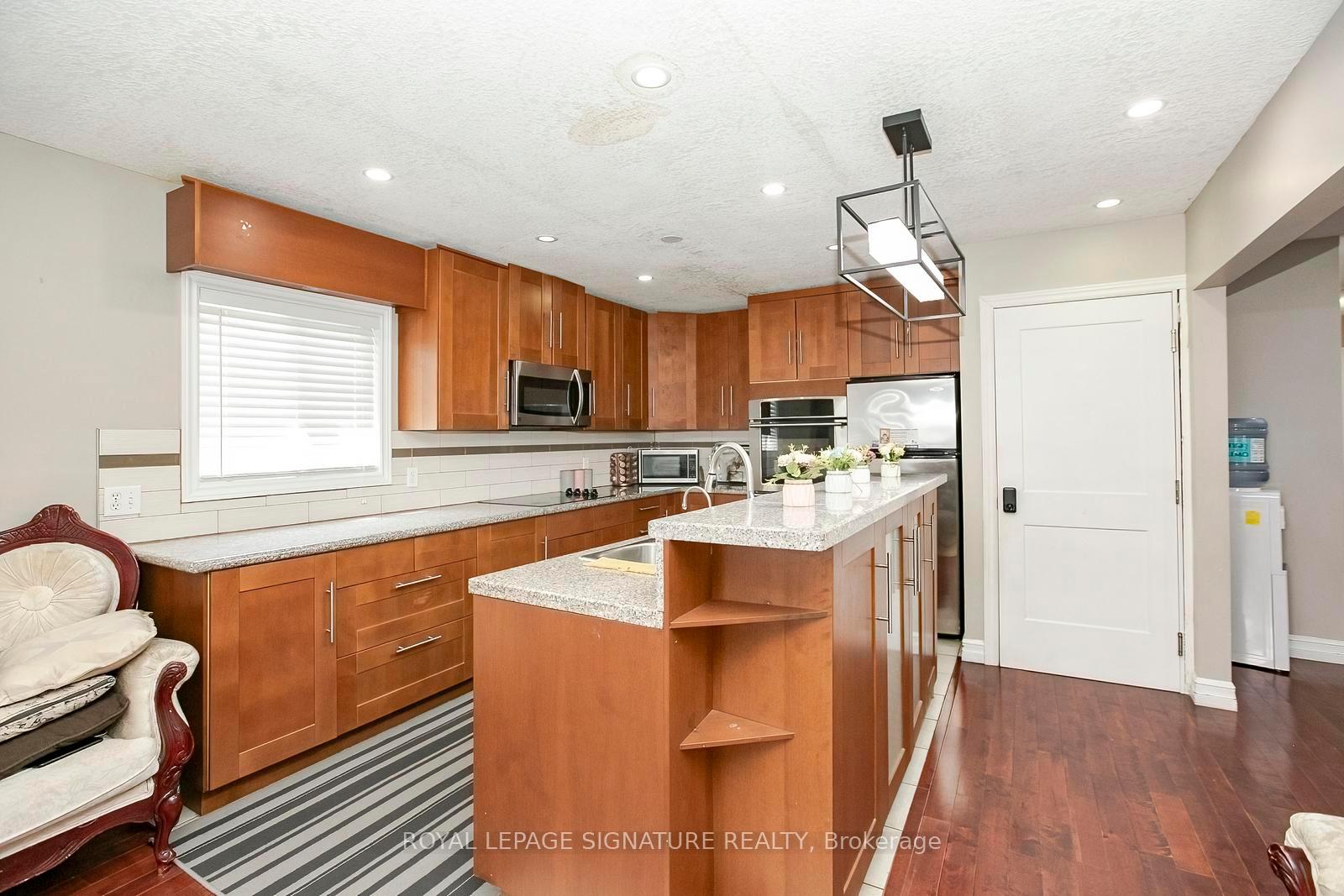 Photo 9 of 107 Glencliffe Court, Kitchener, Grand River North — HOMEH