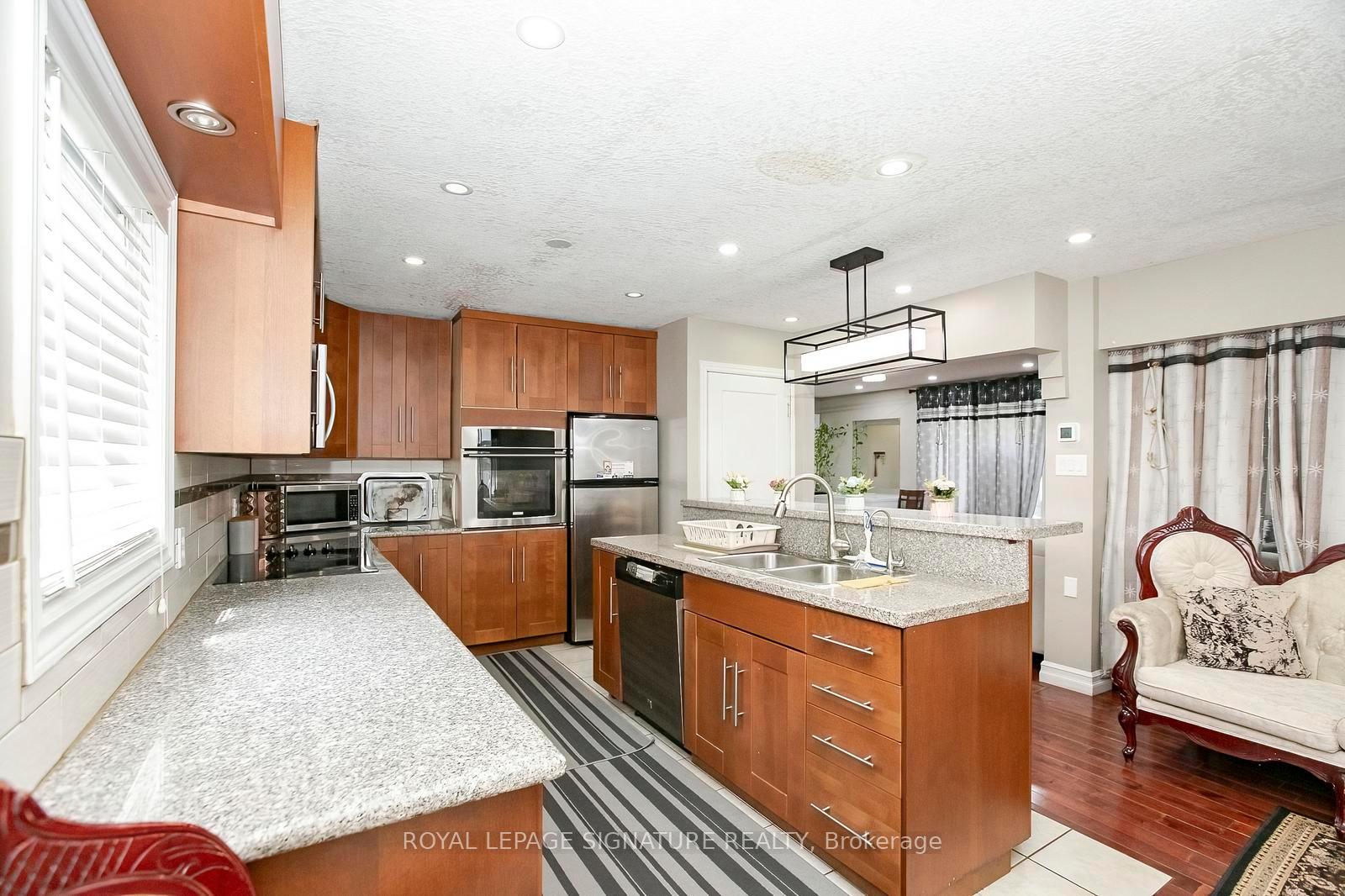 Photo 10 of 107 Glencliffe Court, Kitchener, Grand River North — HOMEH