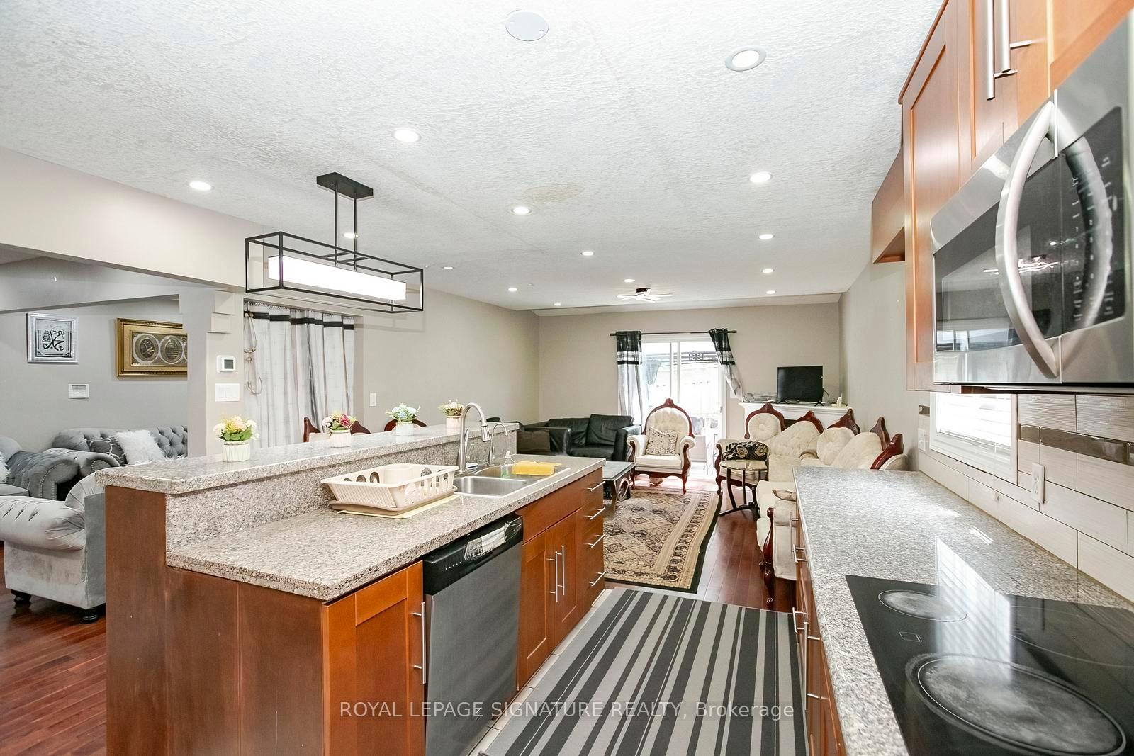 Photo 12 of 107 Glencliffe Court, Kitchener, Grand River North — HOMEH