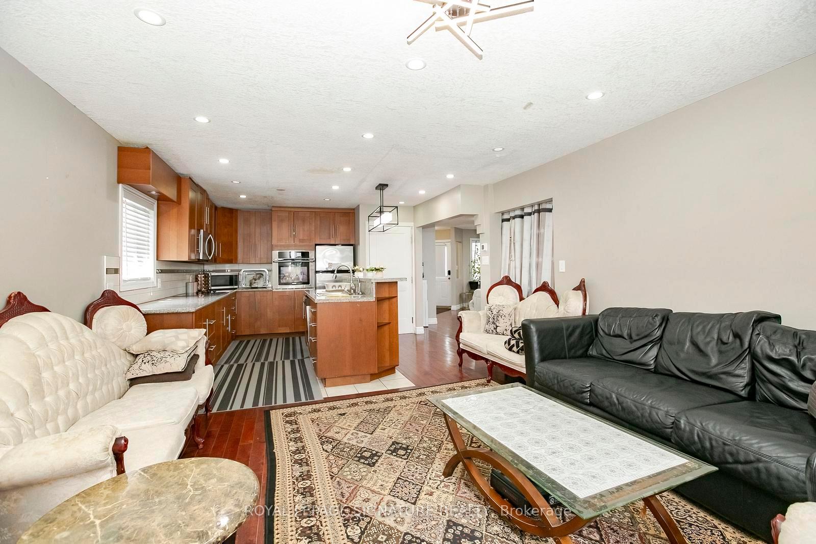 Photo 15 of 107 Glencliffe Court, Kitchener, Grand River North — HOMEH