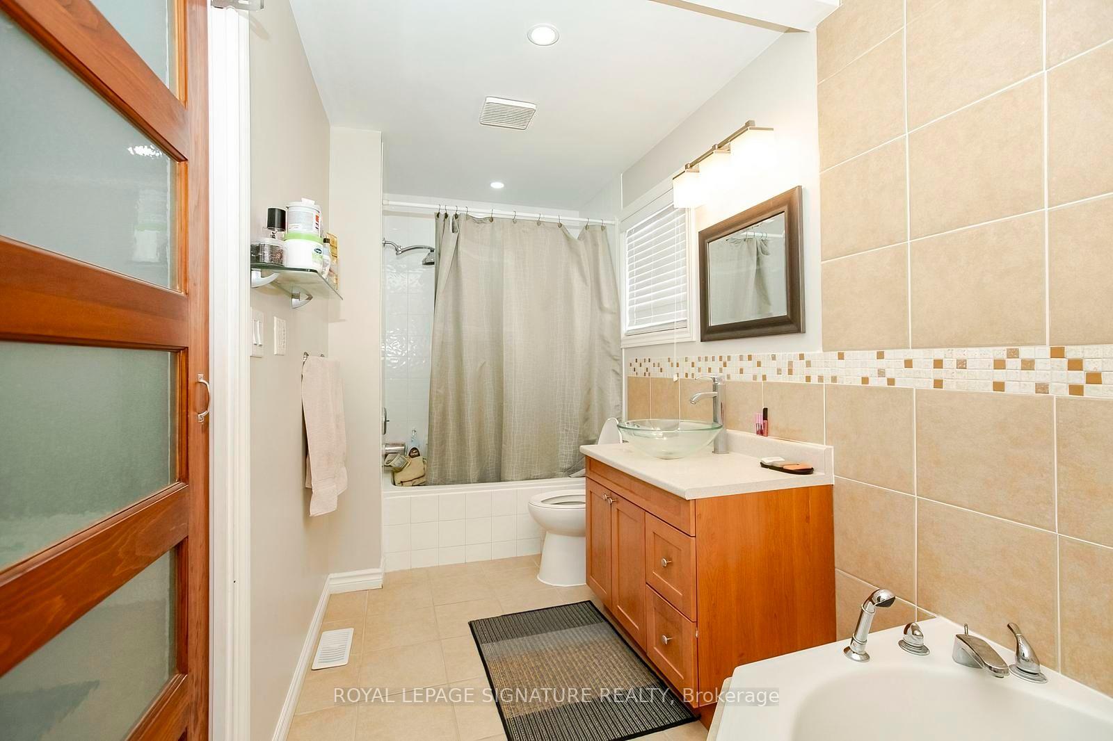 Photo 23 of 107 Glencliffe Court, Kitchener, Grand River North — HOMEH