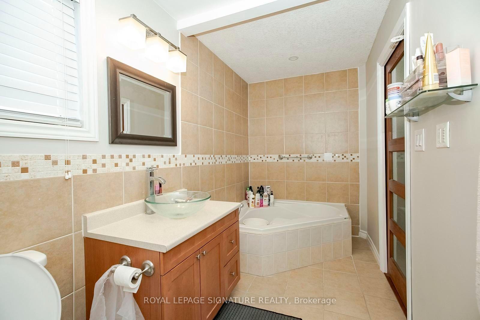 Photo 24 of 107 Glencliffe Court, Kitchener, Grand River North — HOMEH