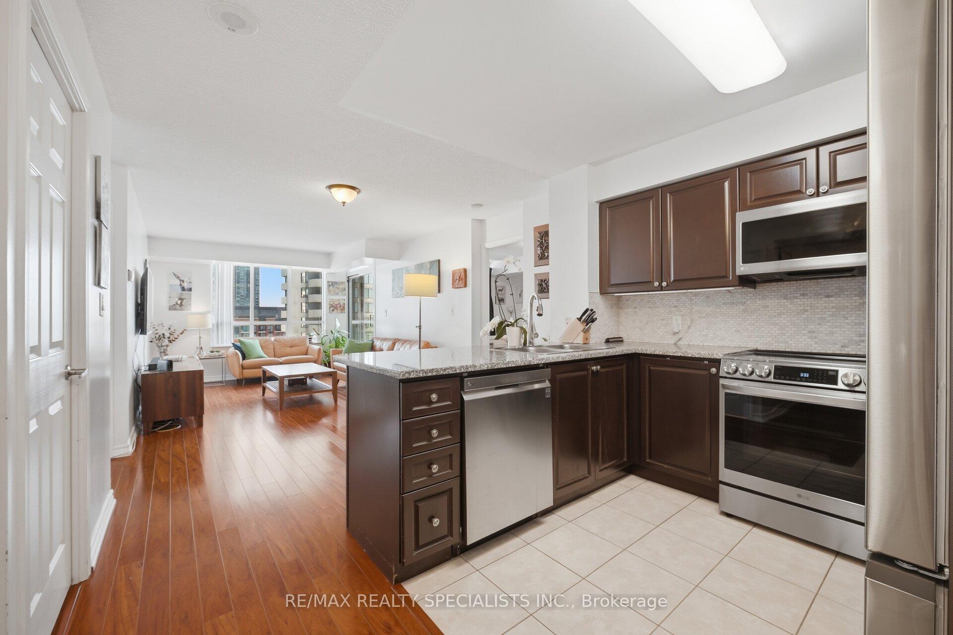 Front of Unit 707, 335 Rathburn Road W