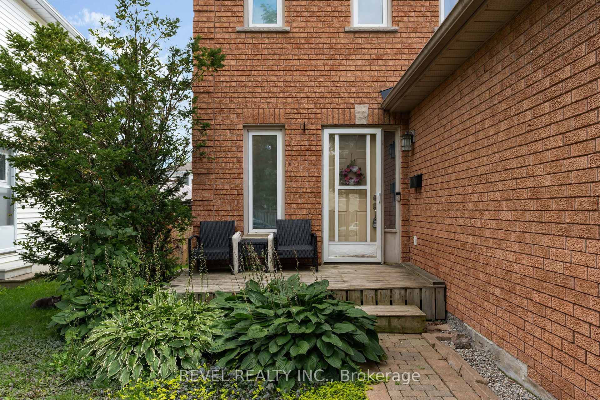 Photo 3 of 7 Penton Drive, Barrie, West Bayfield — HOMEH