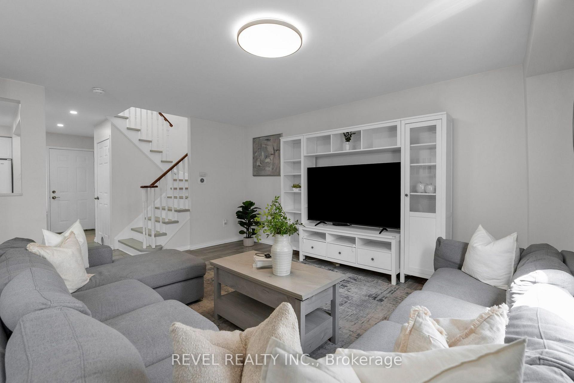 Photo 5 of 7 Penton Drive, Barrie, West Bayfield — HOMEH