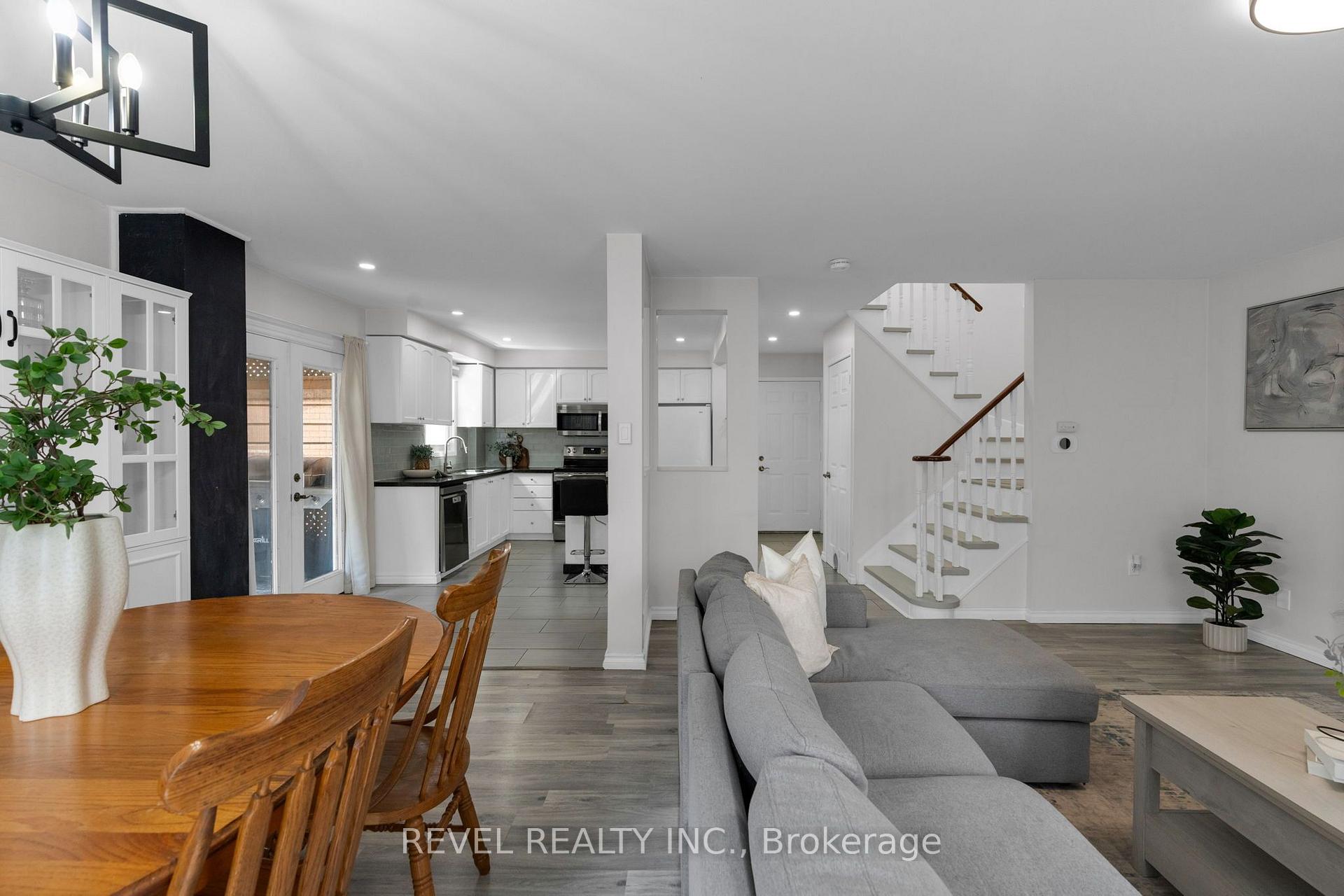 Photo 12 of 7 Penton Drive, Barrie, West Bayfield — HOMEH
