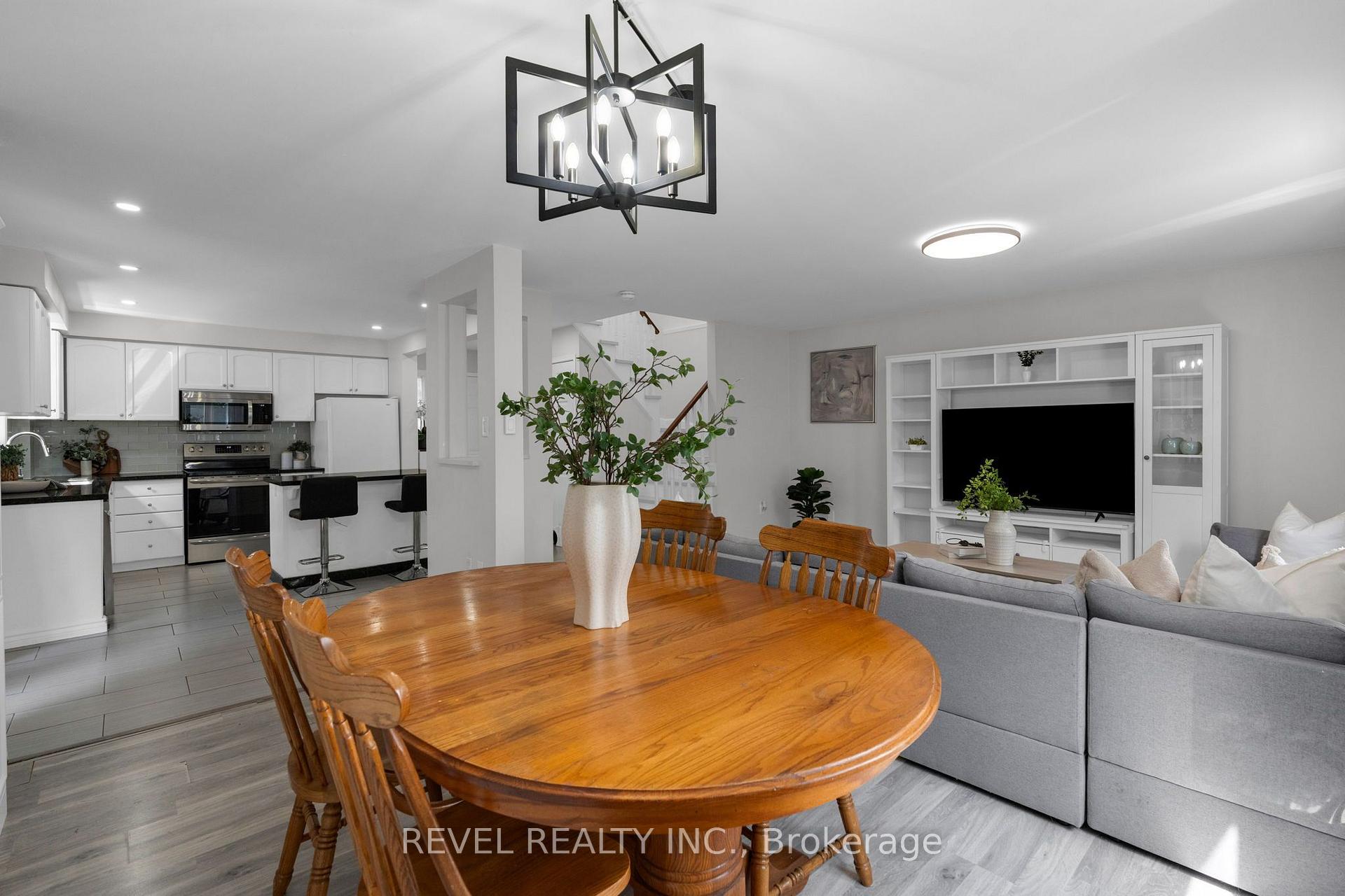 Photo 14 of 7 Penton Drive, Barrie, West Bayfield — HOMEH