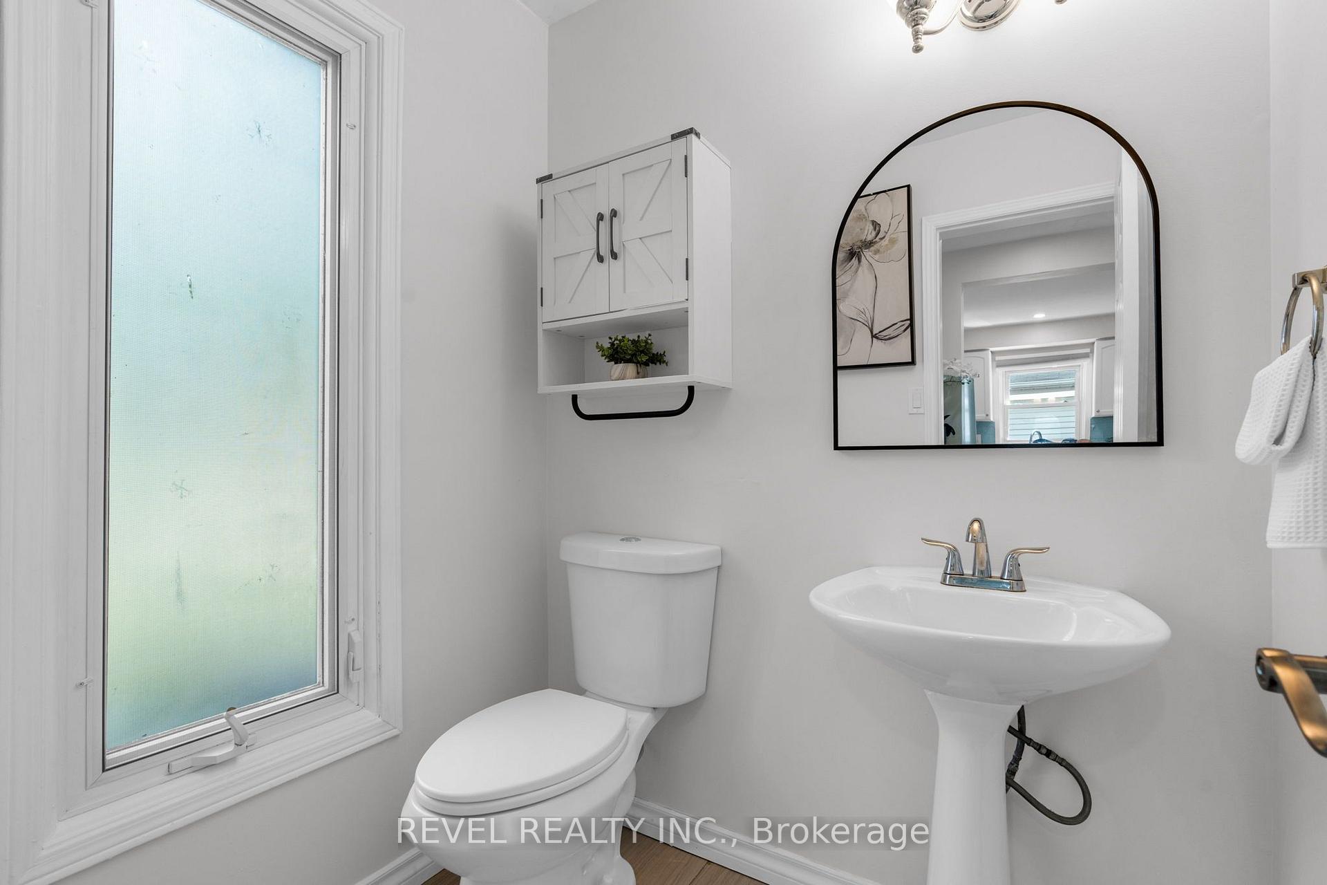 Photo 15 of 7 Penton Drive, Barrie, West Bayfield — HOMEH