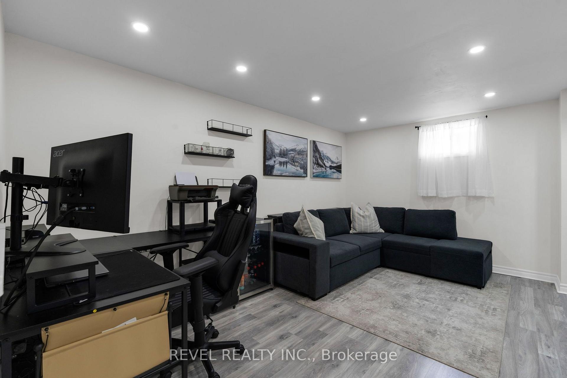 Photo 23 of 7 Penton Drive, Barrie, West Bayfield — HOMEH