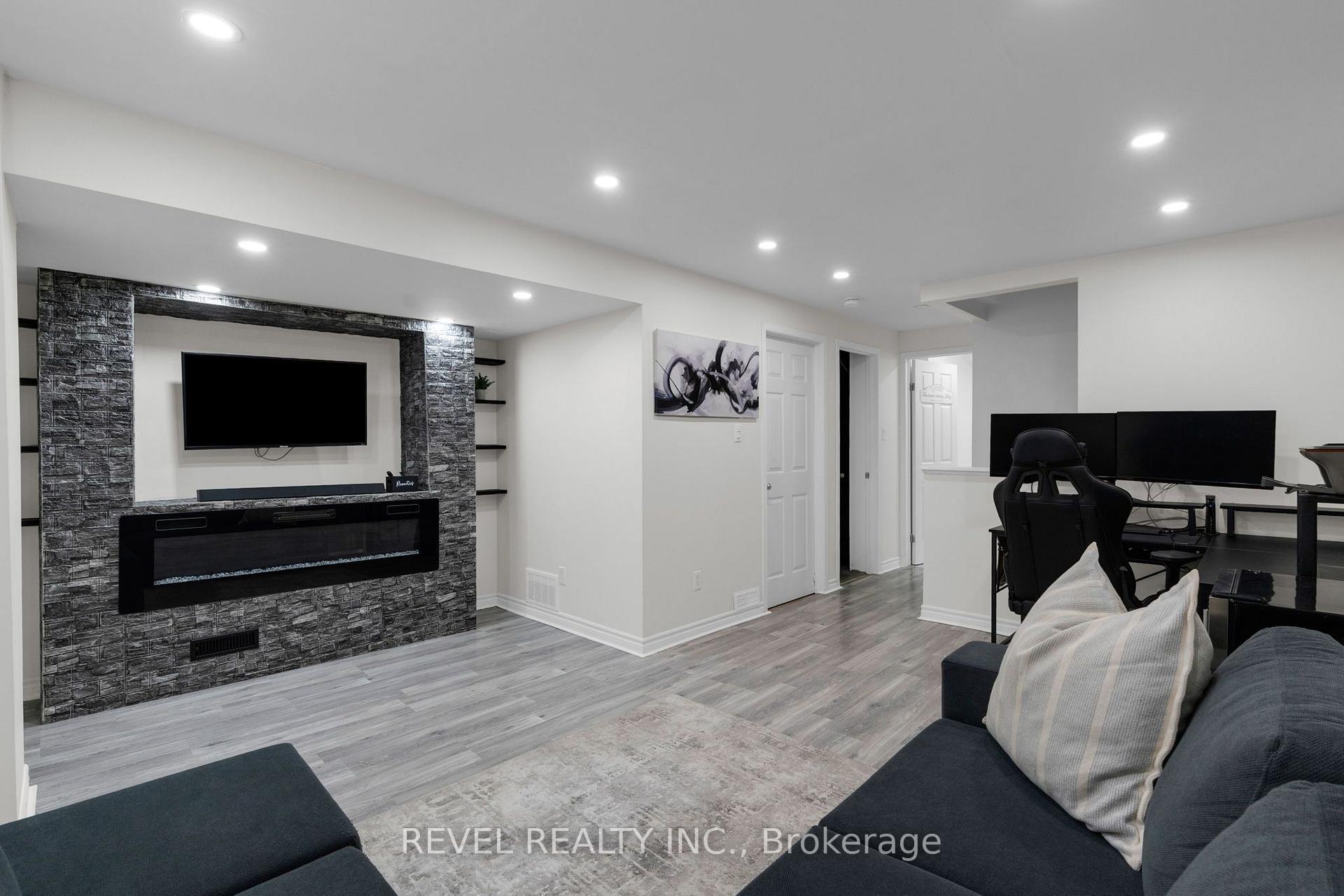 Photo 24 of 7 Penton Drive, Barrie, West Bayfield — HOMEH