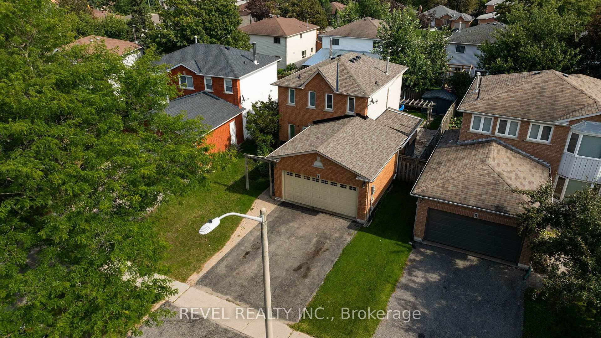 Photo 33 of 7 Penton Drive, Barrie, West Bayfield — HOMEH