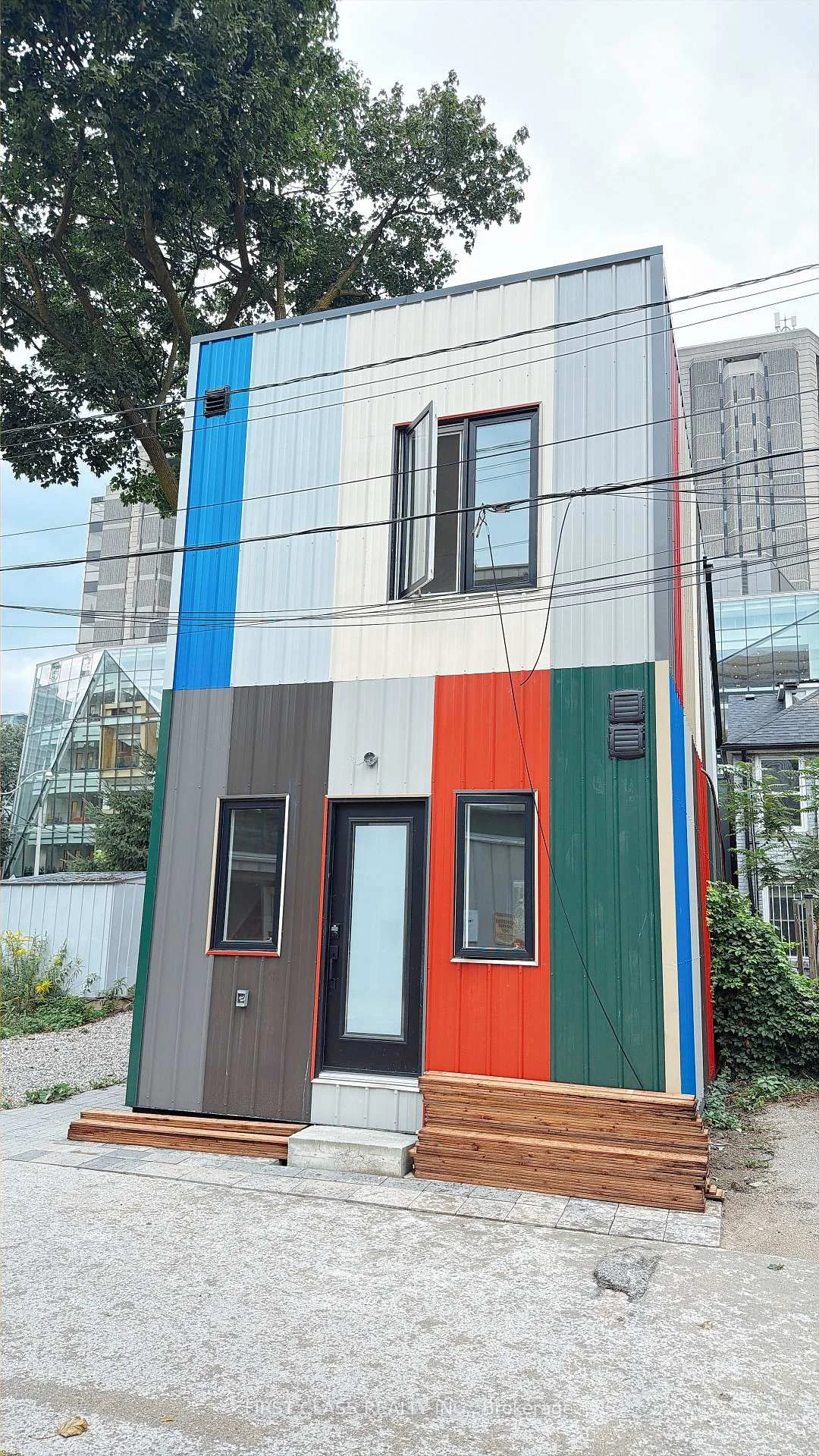 Front of Unit 201, 356 Huron Street