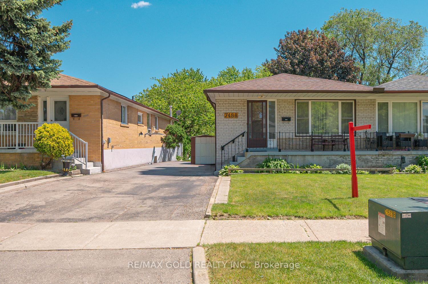 Photo 5 of 7488 Discus Crescent, Mississauga, Malton — HOMEH