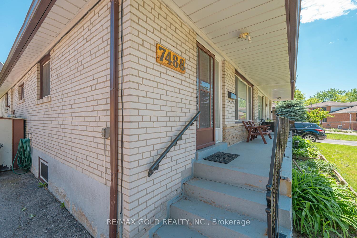 Photo 7 of 7488 Discus Crescent, Mississauga, Malton — HOMEH