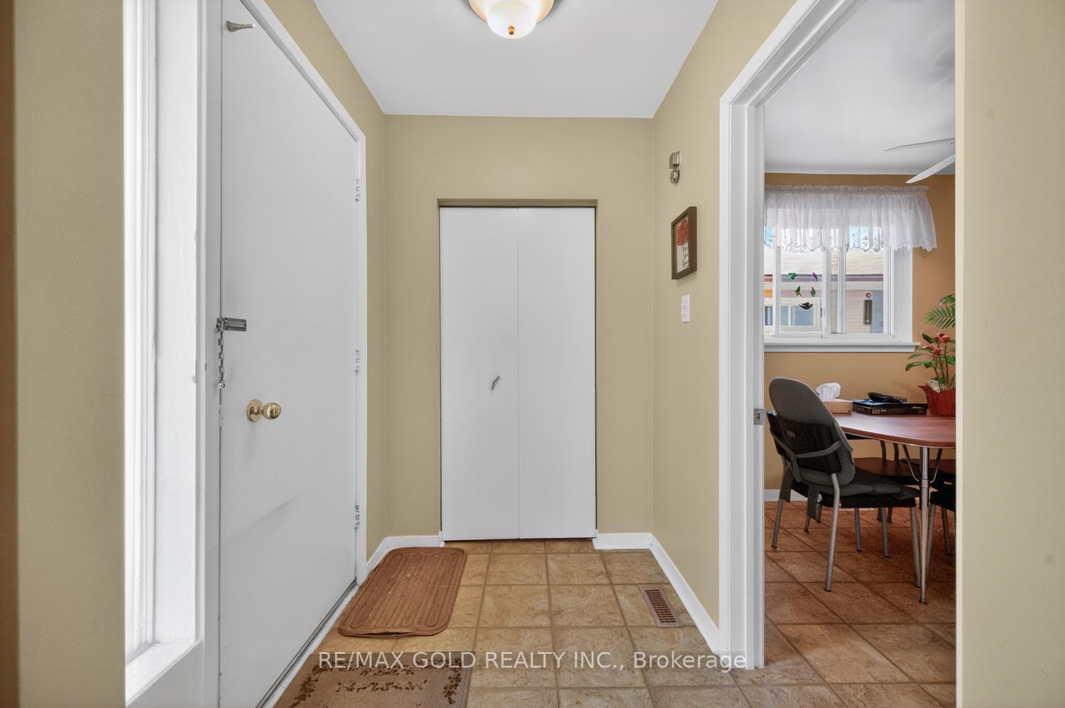 Photo 8 of 7488 Discus Crescent, Mississauga, Malton — HOMEH