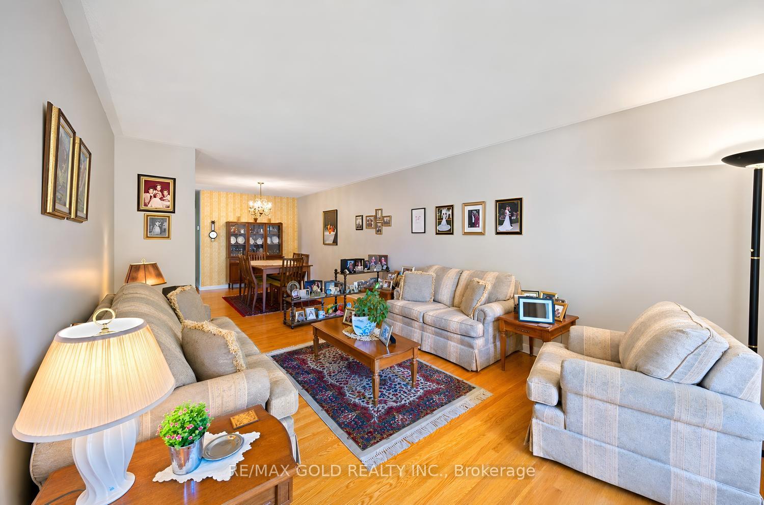 Photo 9 of 7488 Discus Crescent, Mississauga, Malton — HOMEH