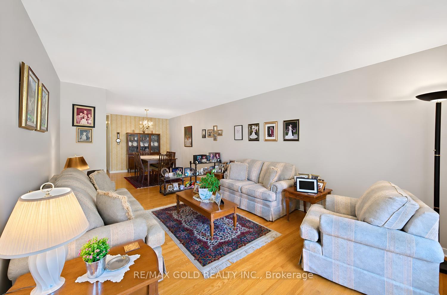 Photo 11 of 7488 Discus Crescent, Mississauga, Malton — HOMEH