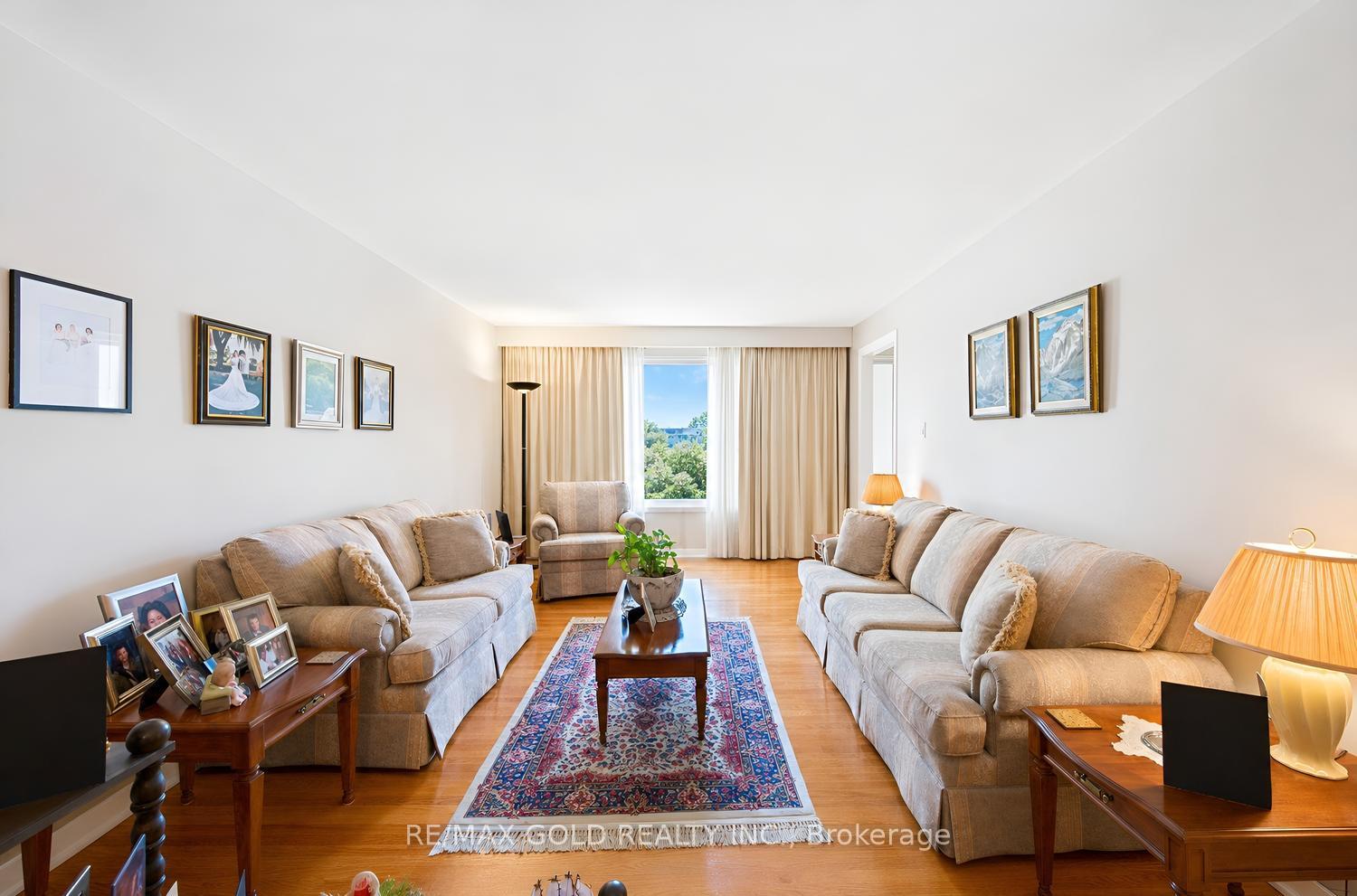 Photo 12 of 7488 Discus Crescent, Mississauga, Malton — HOMEH