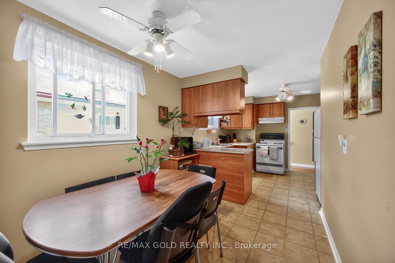 Photo 17 of 7488 Discus Crescent, Mississauga, Malton — HOMEH
