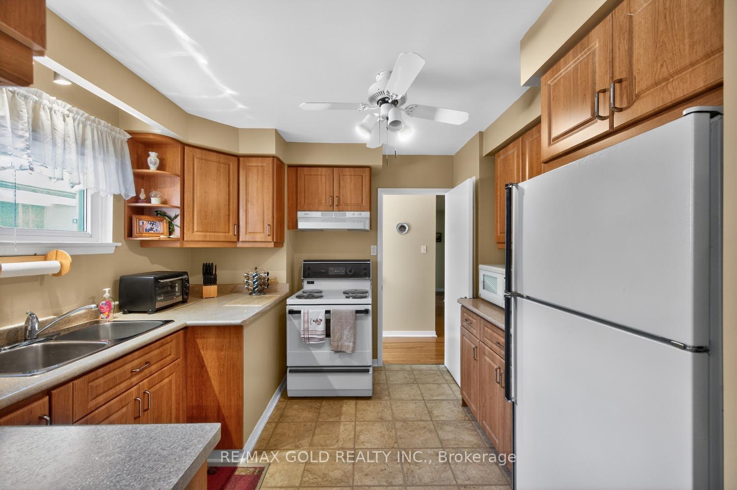 Photo 18 of 7488 Discus Crescent, Mississauga, Malton — HOMEH