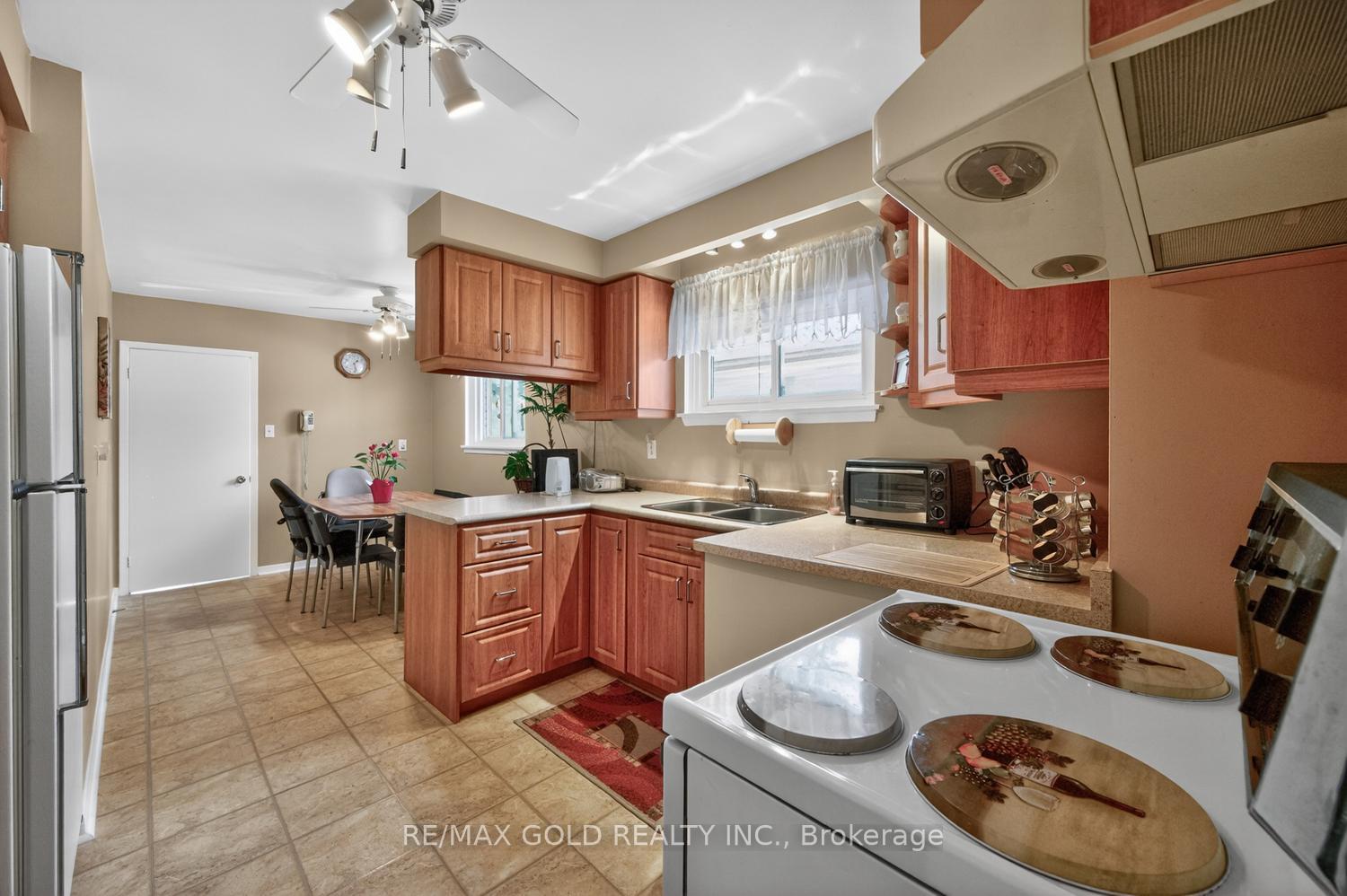 Photo 19 of 7488 Discus Crescent, Mississauga, Malton — HOMEH