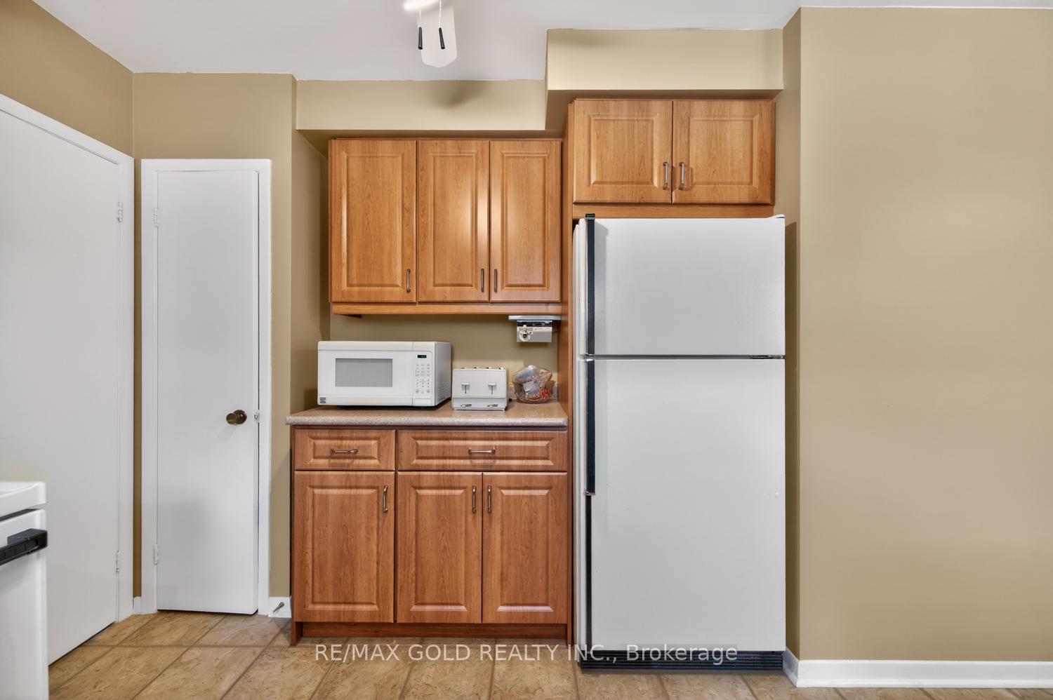 Photo 21 of 7488 Discus Crescent, Mississauga, Malton — HOMEH