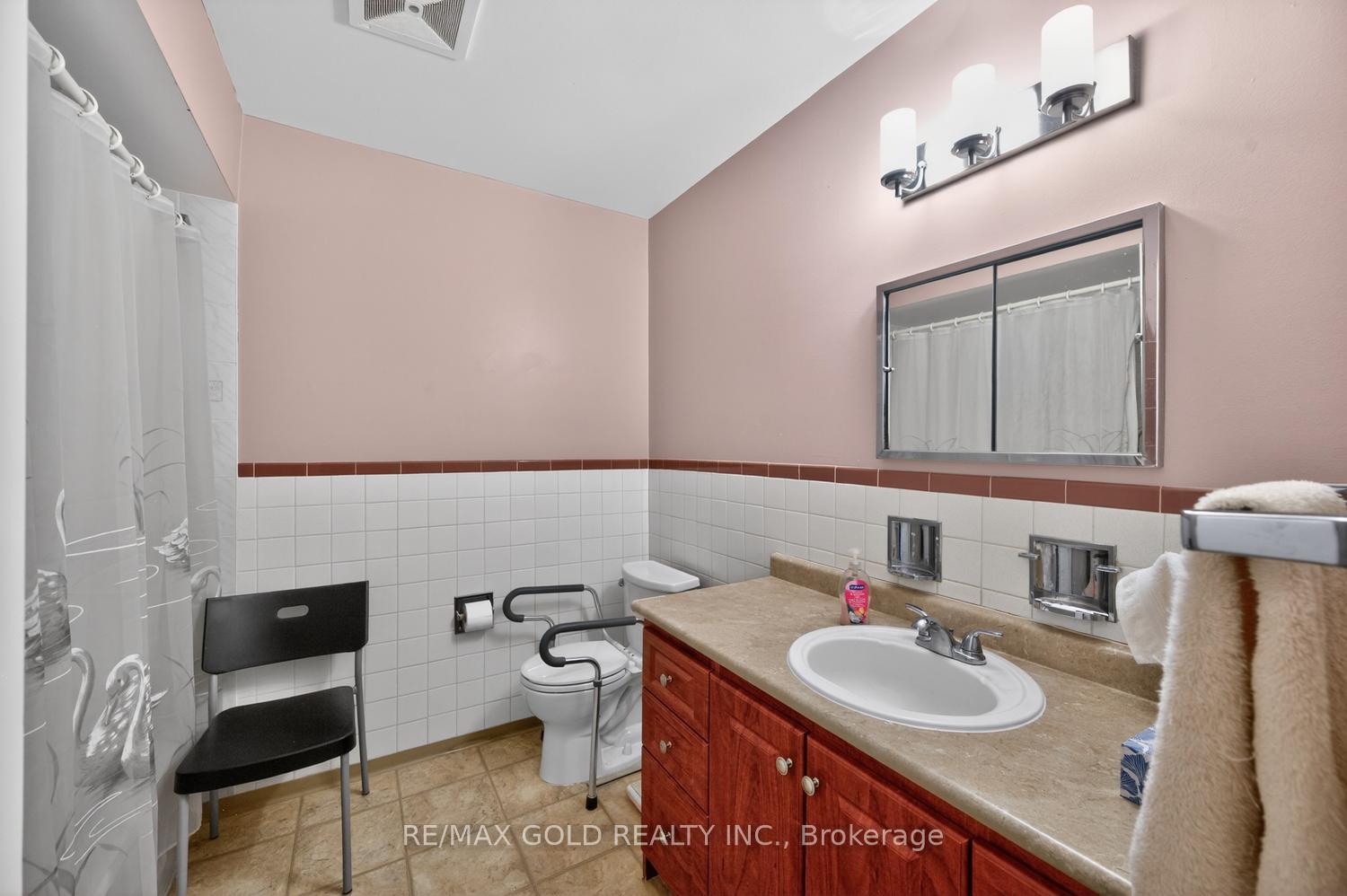 Photo 30 of 7488 Discus Crescent, Mississauga, Malton — HOMEH