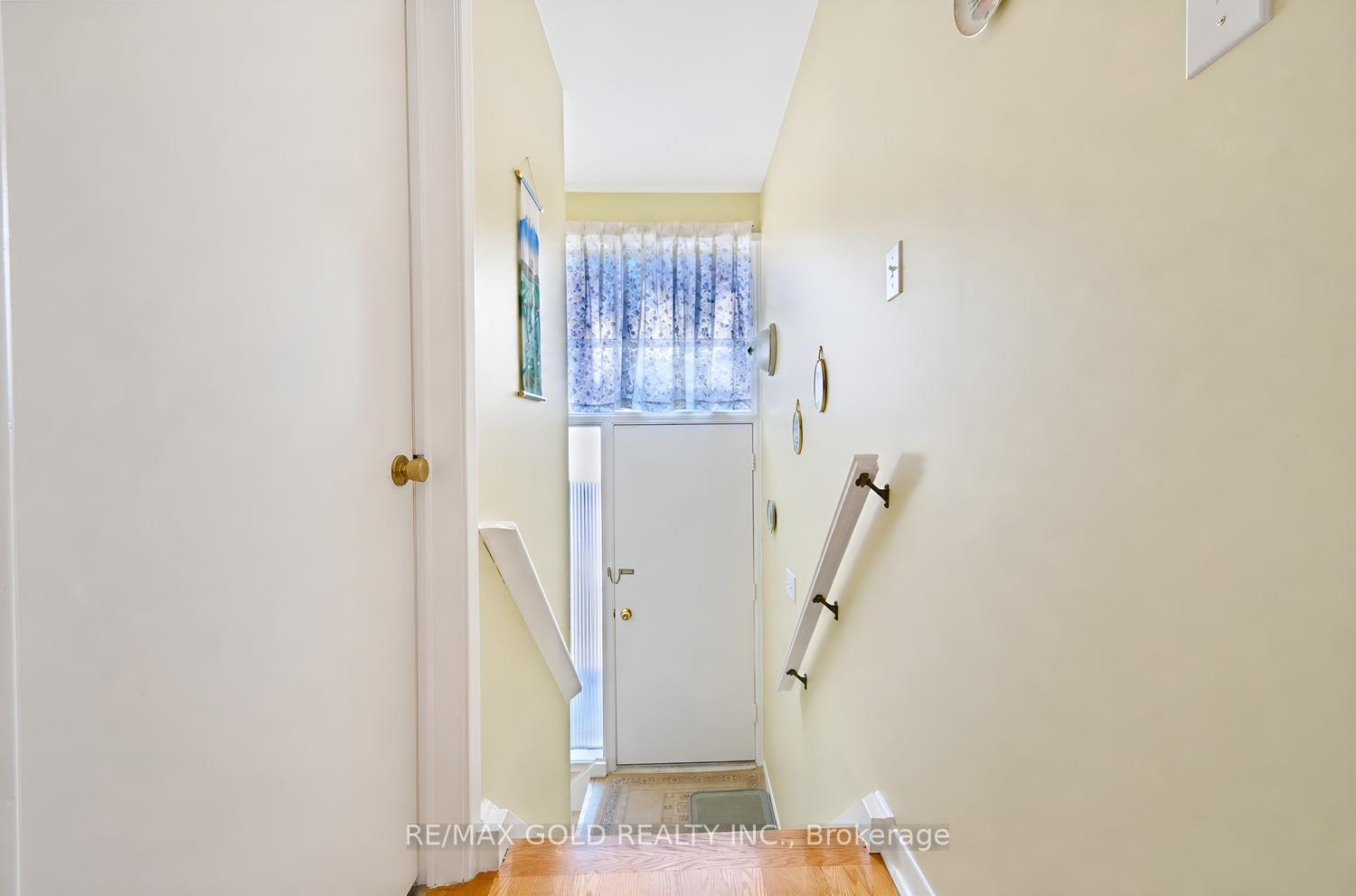 Photo 32 of 7488 Discus Crescent, Mississauga, Malton — HOMEH