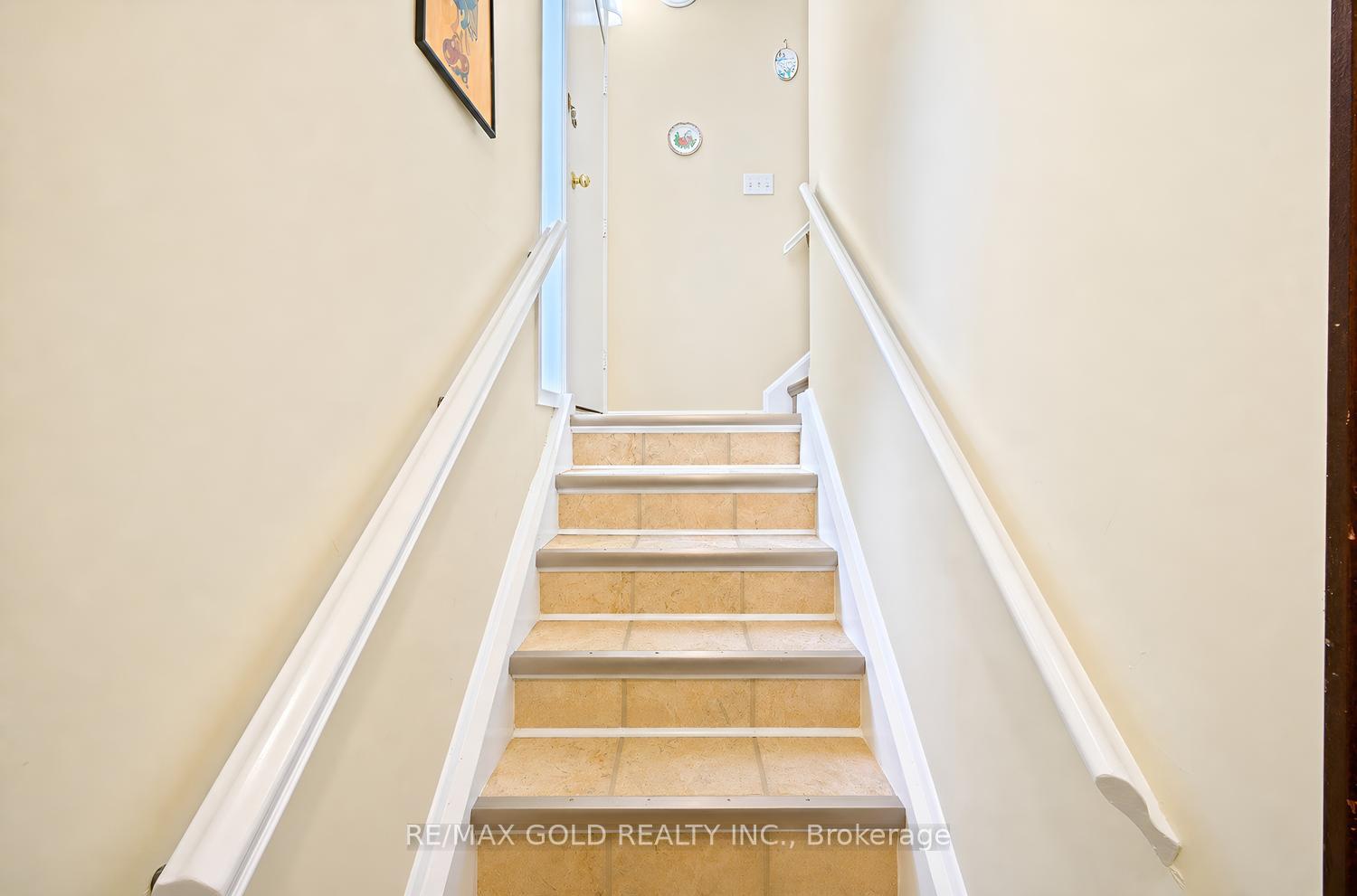 Photo 33 of 7488 Discus Crescent, Mississauga, Malton — HOMEH