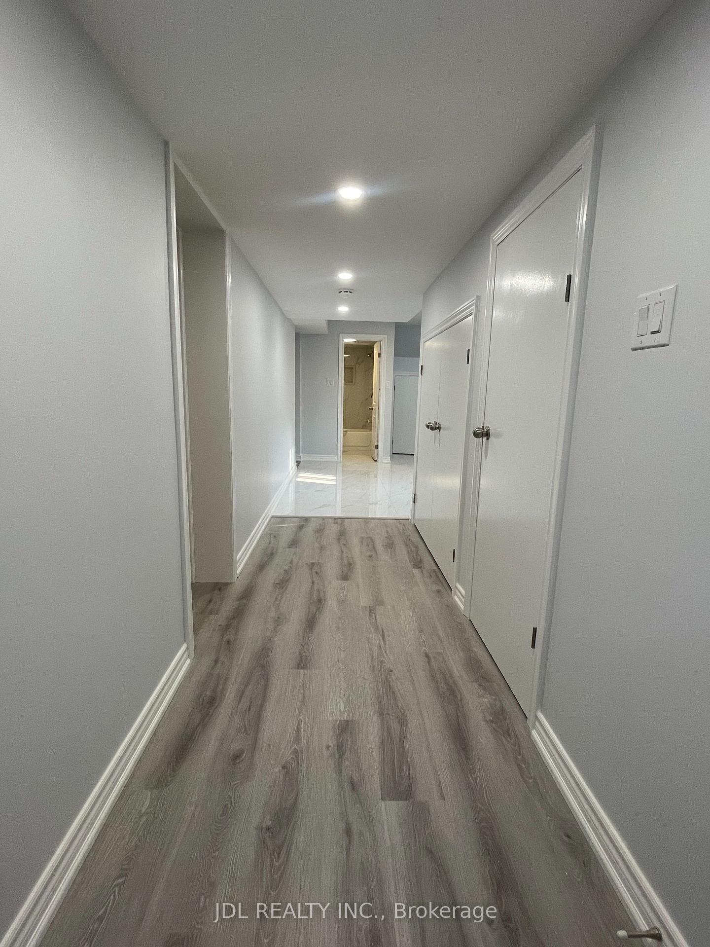 Photo 2 of 29 Summerglade Drive, Scarborough, Agincourt South-Malvern West — HOMEH