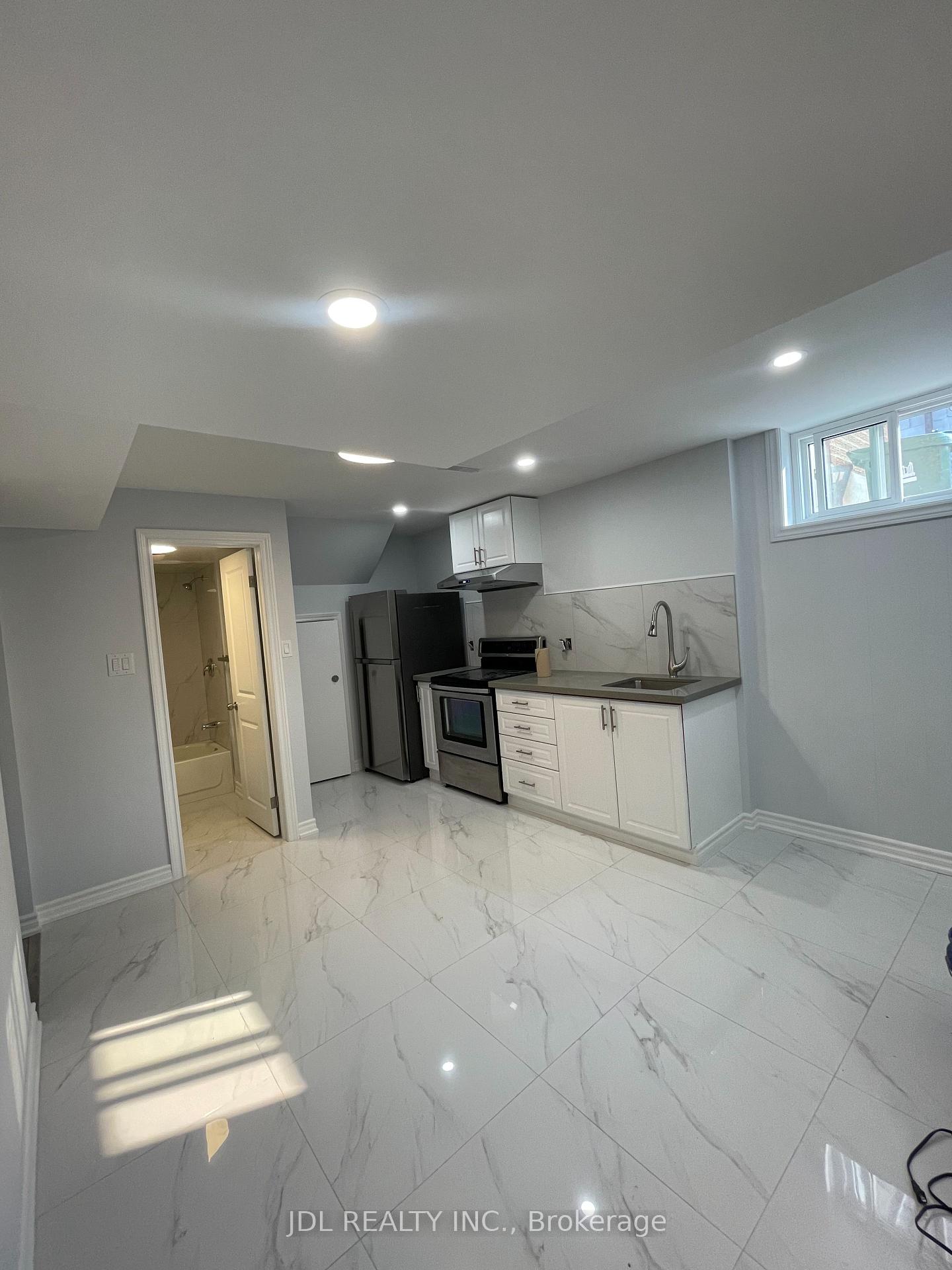 Photo 3 of 29 Summerglade Drive, Scarborough, Agincourt South-Malvern West — HOMEH