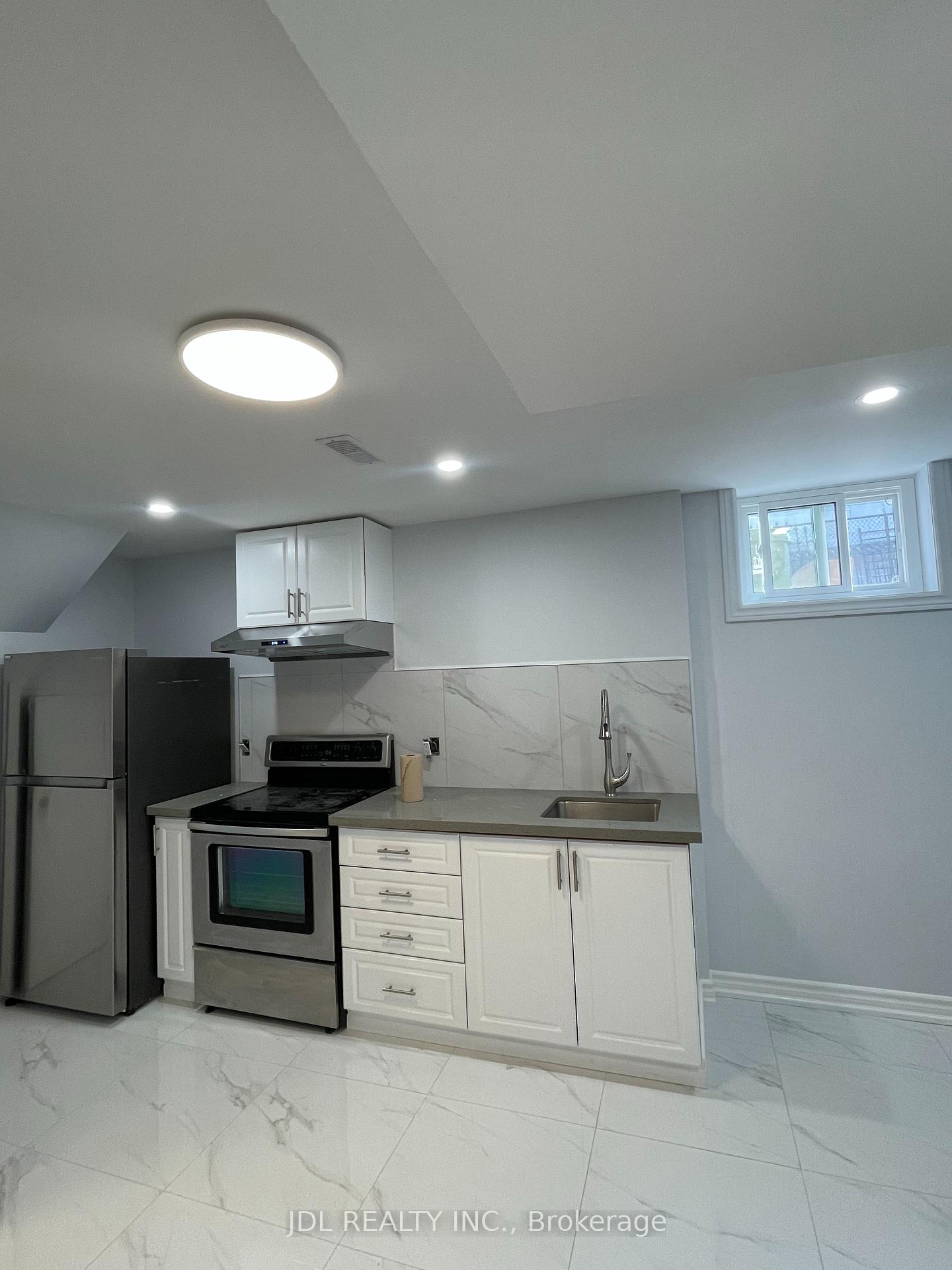 Photo 4 of 29 Summerglade Drive, Scarborough, Agincourt South-Malvern West — HOMEH