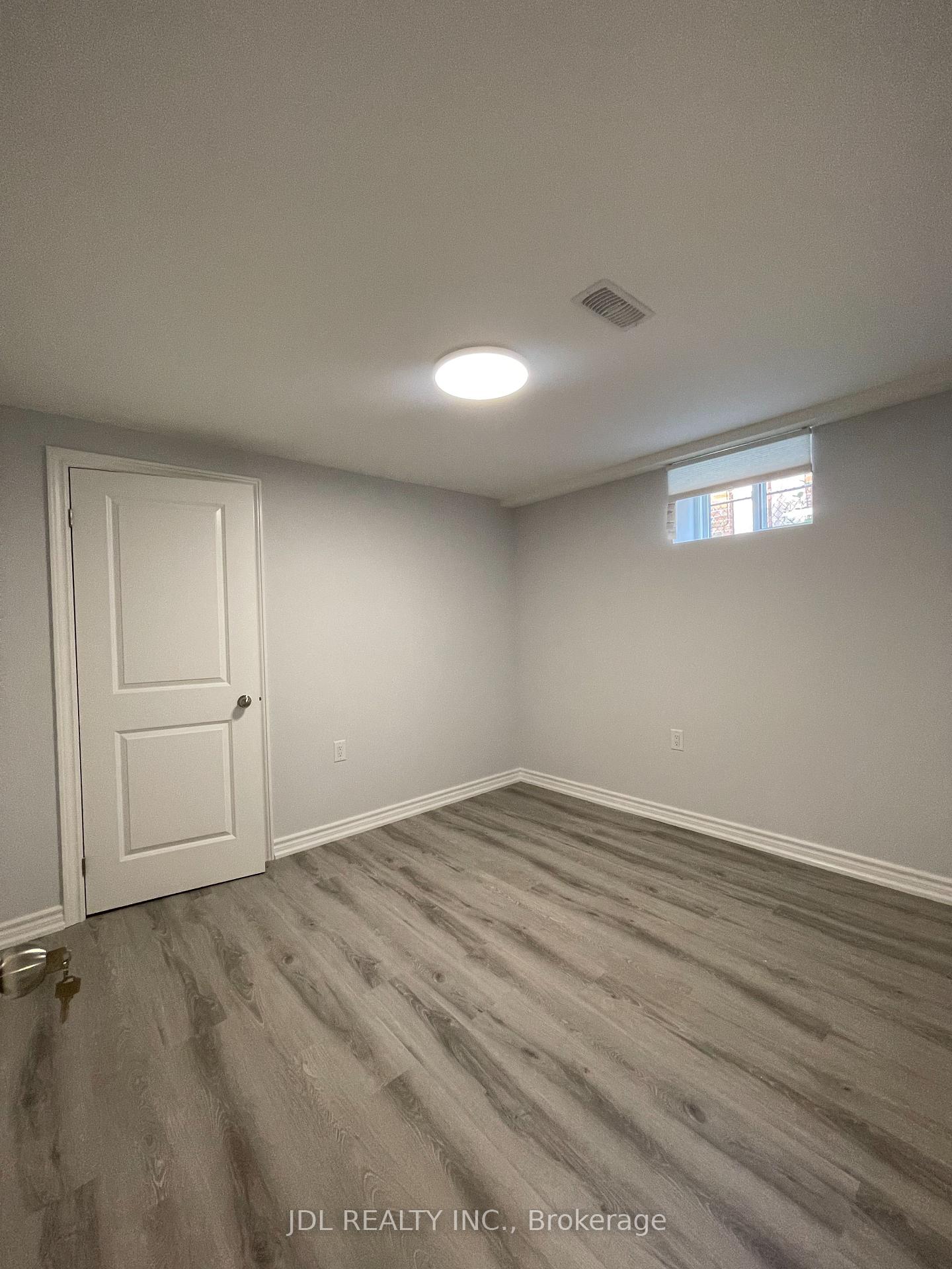 Photo 13 of 29 Summerglade Drive, Scarborough, Agincourt South-Malvern West — HOMEH