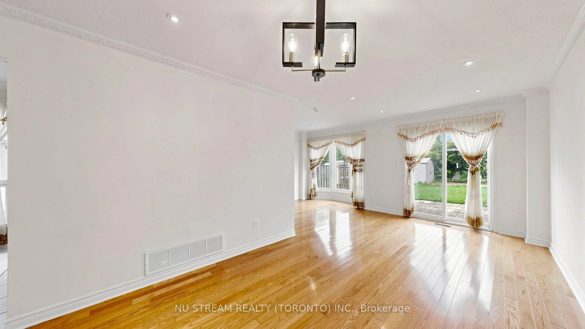 Photo 7 of 154 Markville Road, Markham, Markville — HOMEH